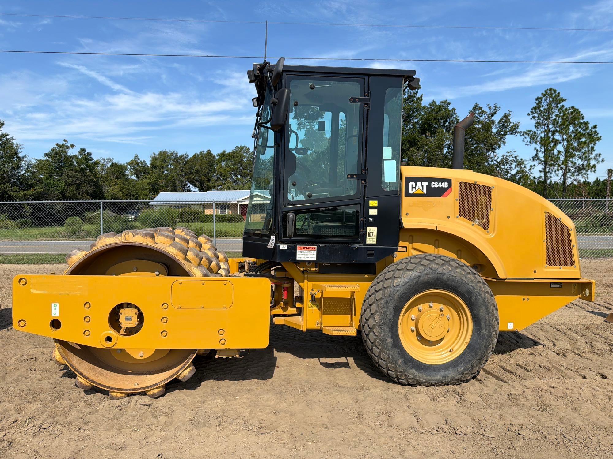 Photo of Caterpillar CS-44