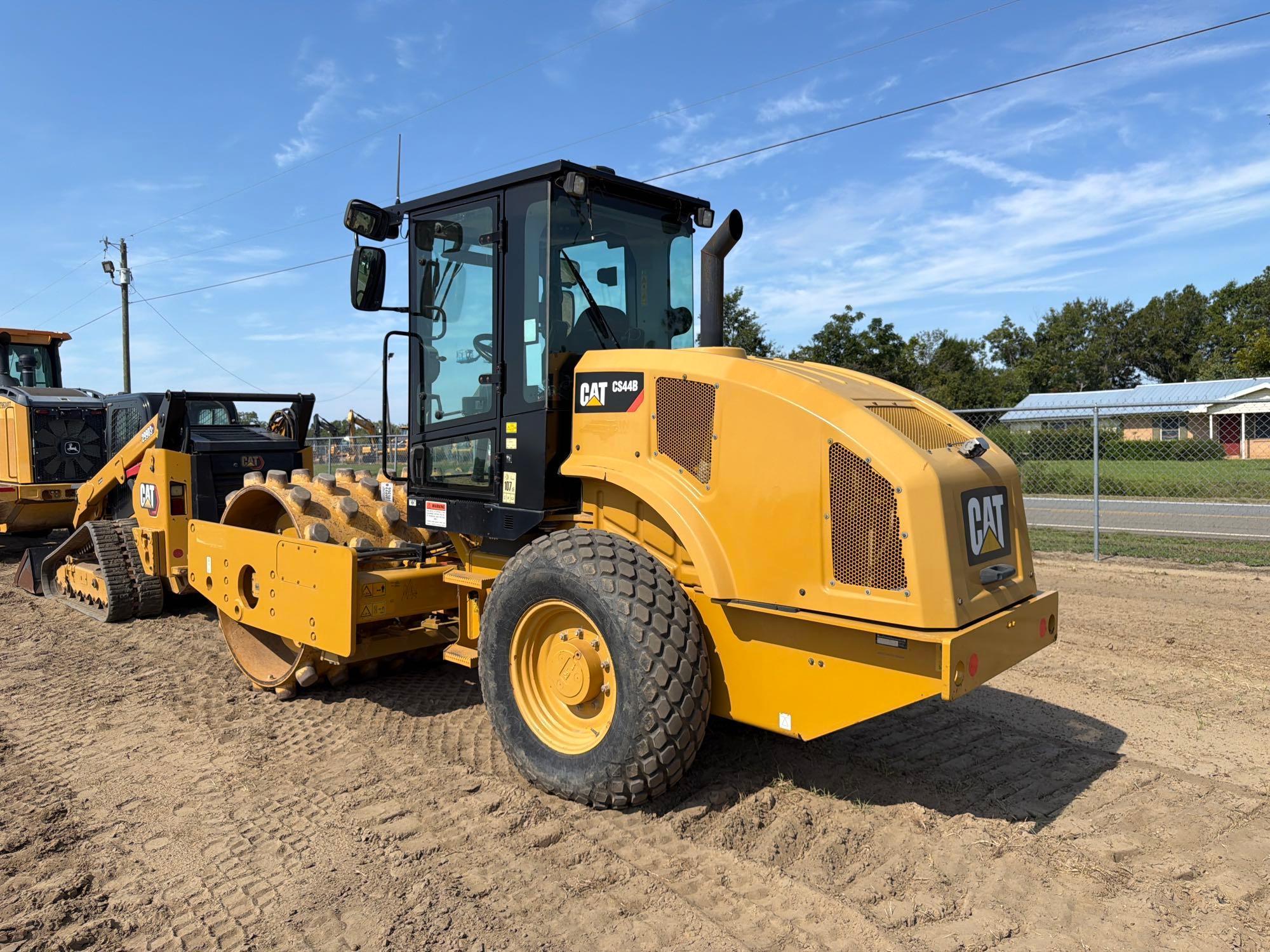 Caterpillar CS-44