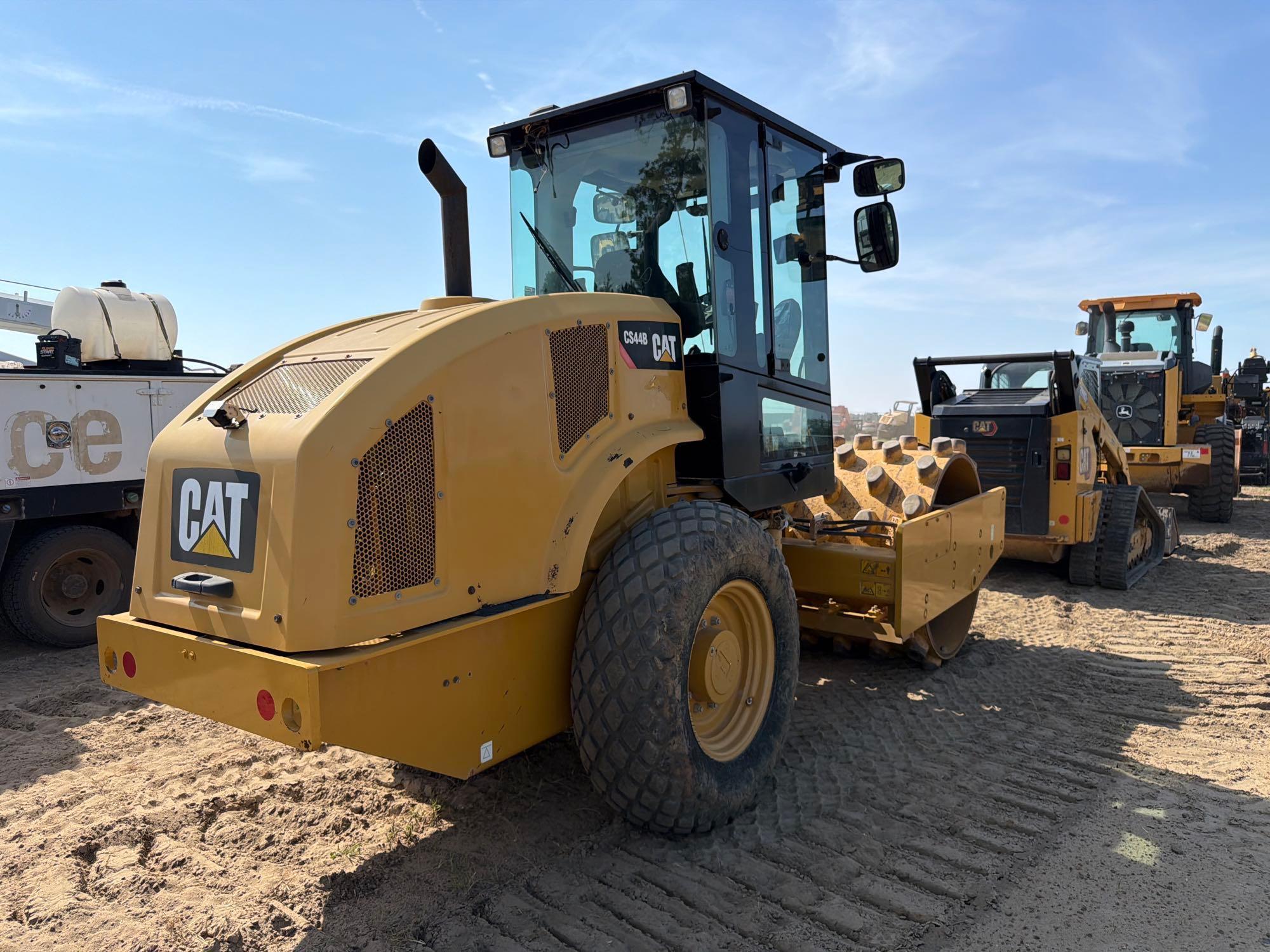 Caterpillar CS-44