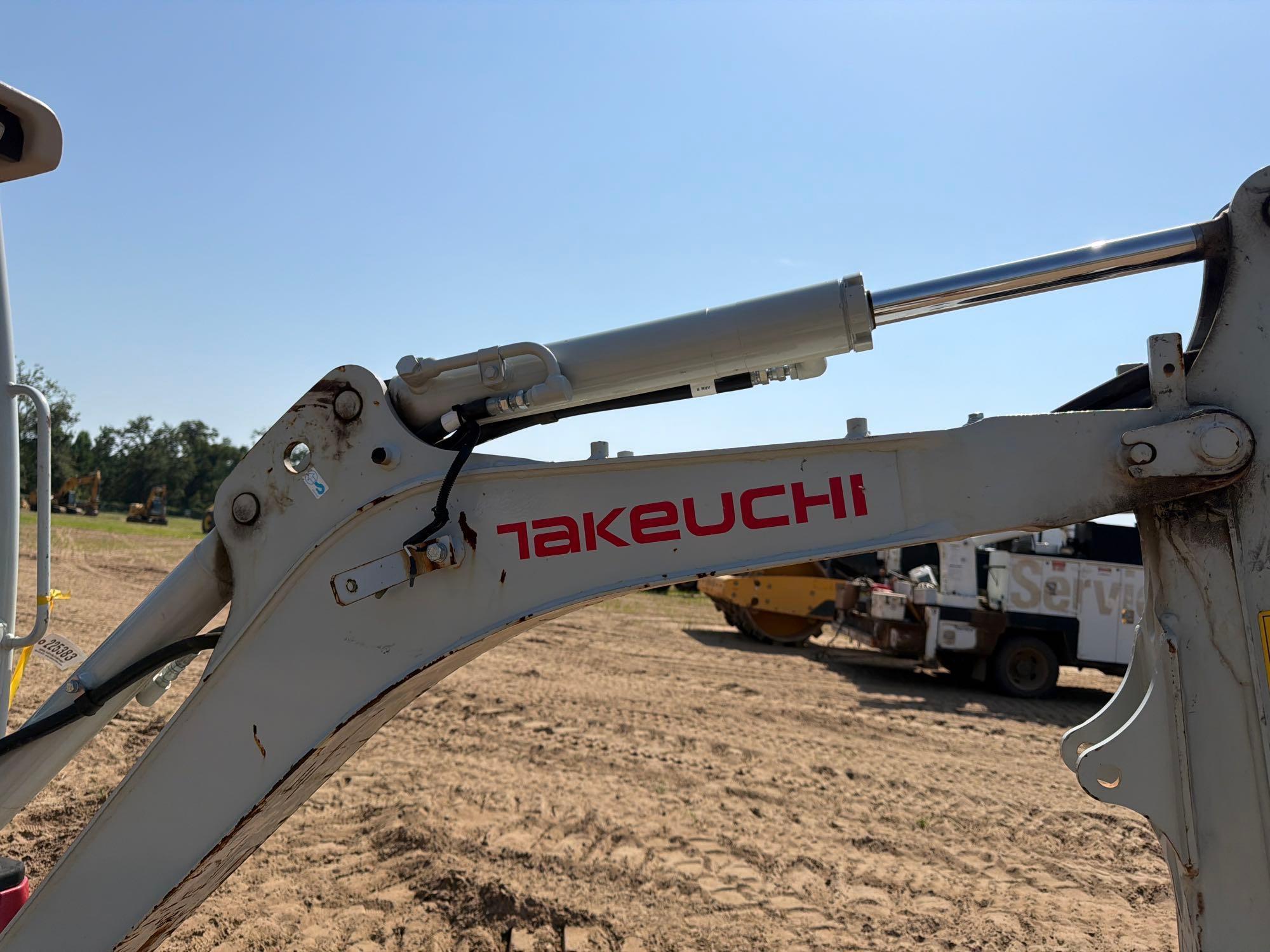 Takeuchi 216