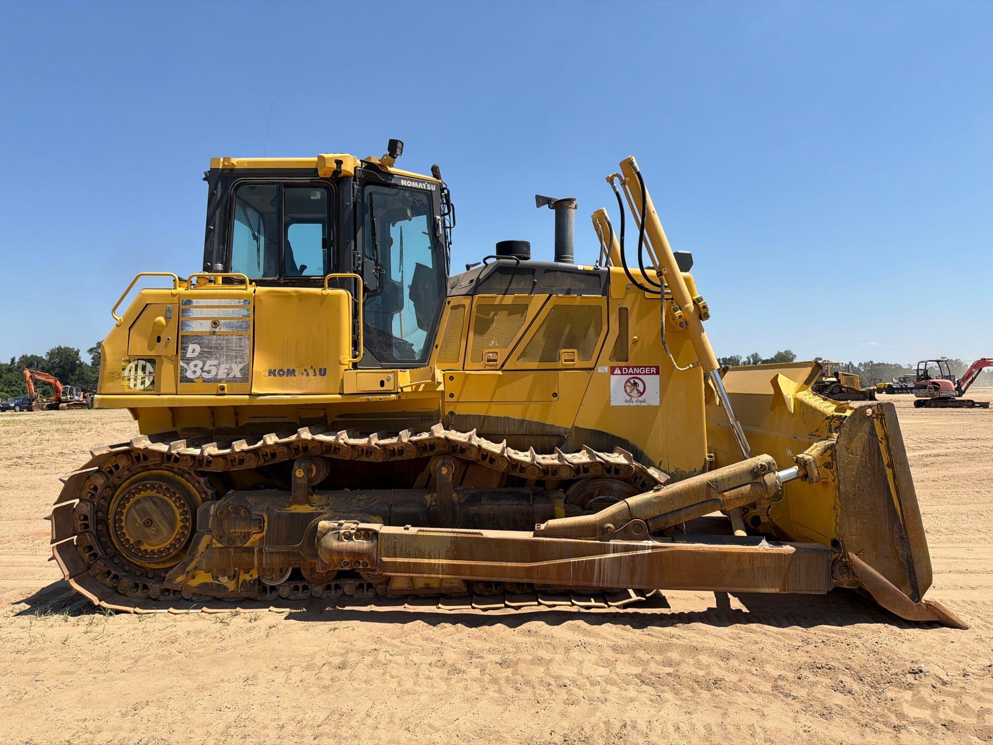 Komatsu D85