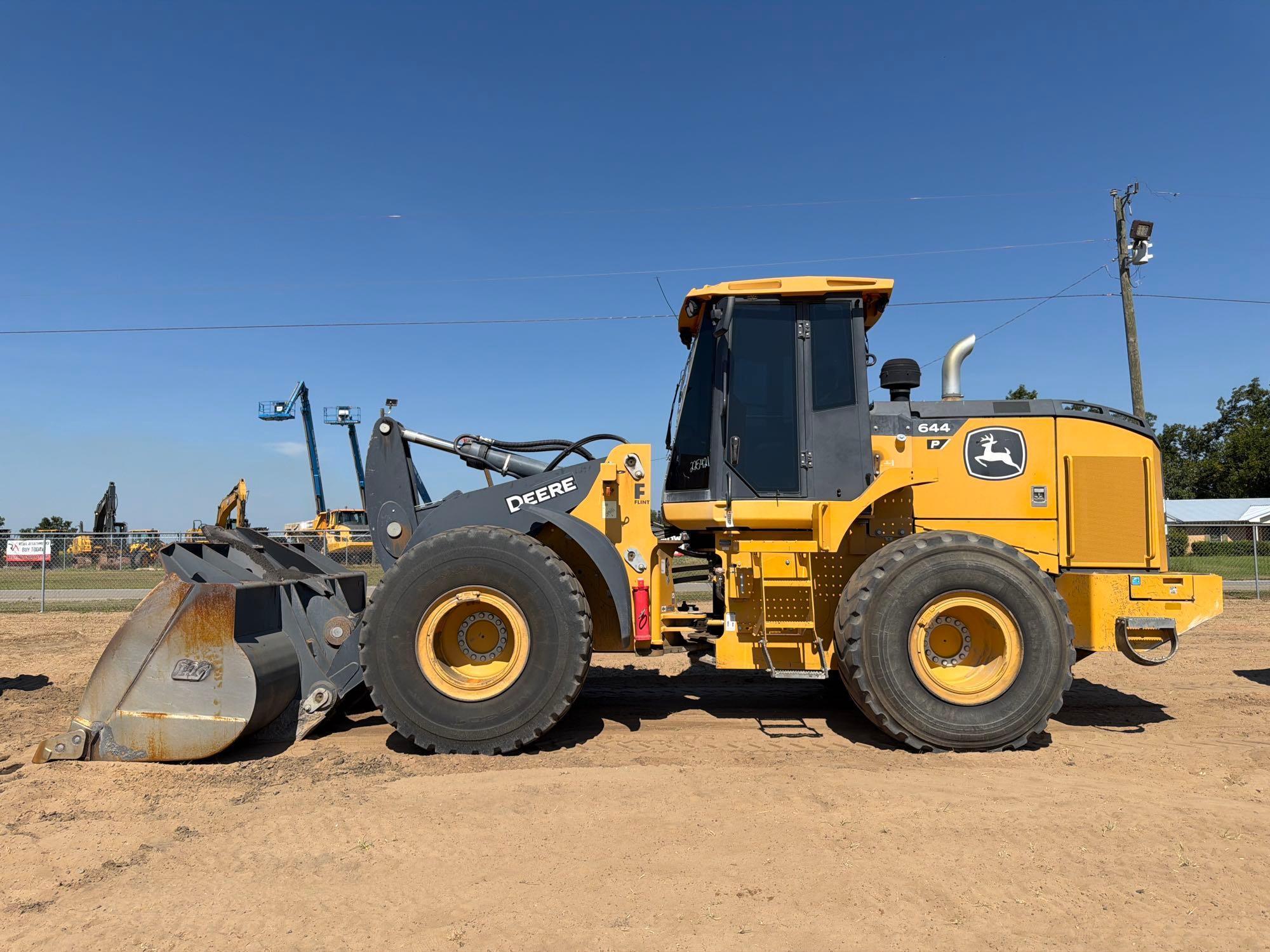Photo of 2022 John Deere 2644