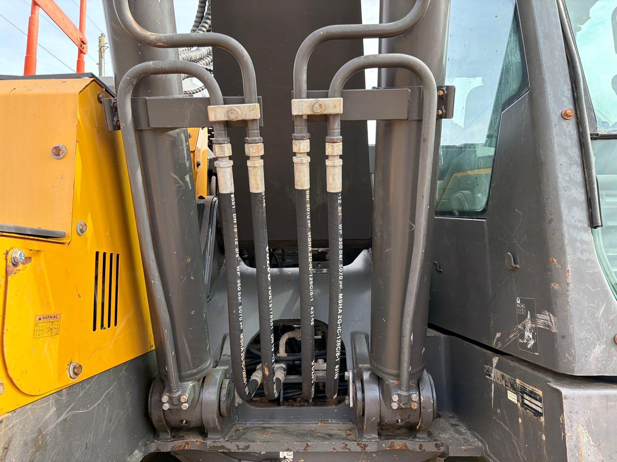 2019 Volvo 235