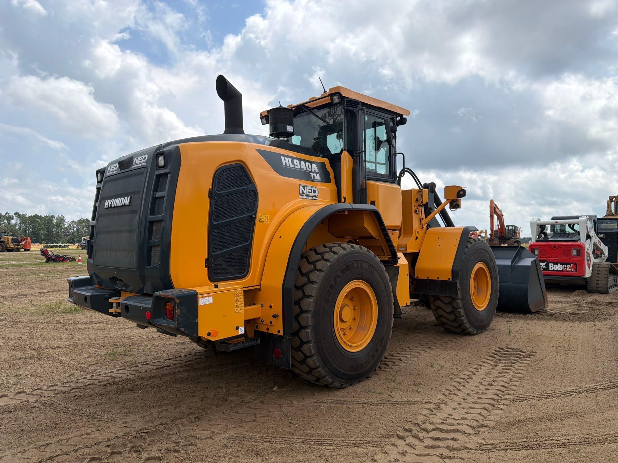 Hyundai 940