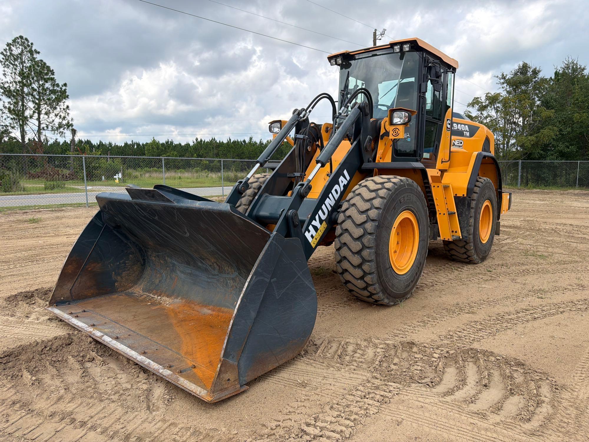 Hyundai 940
