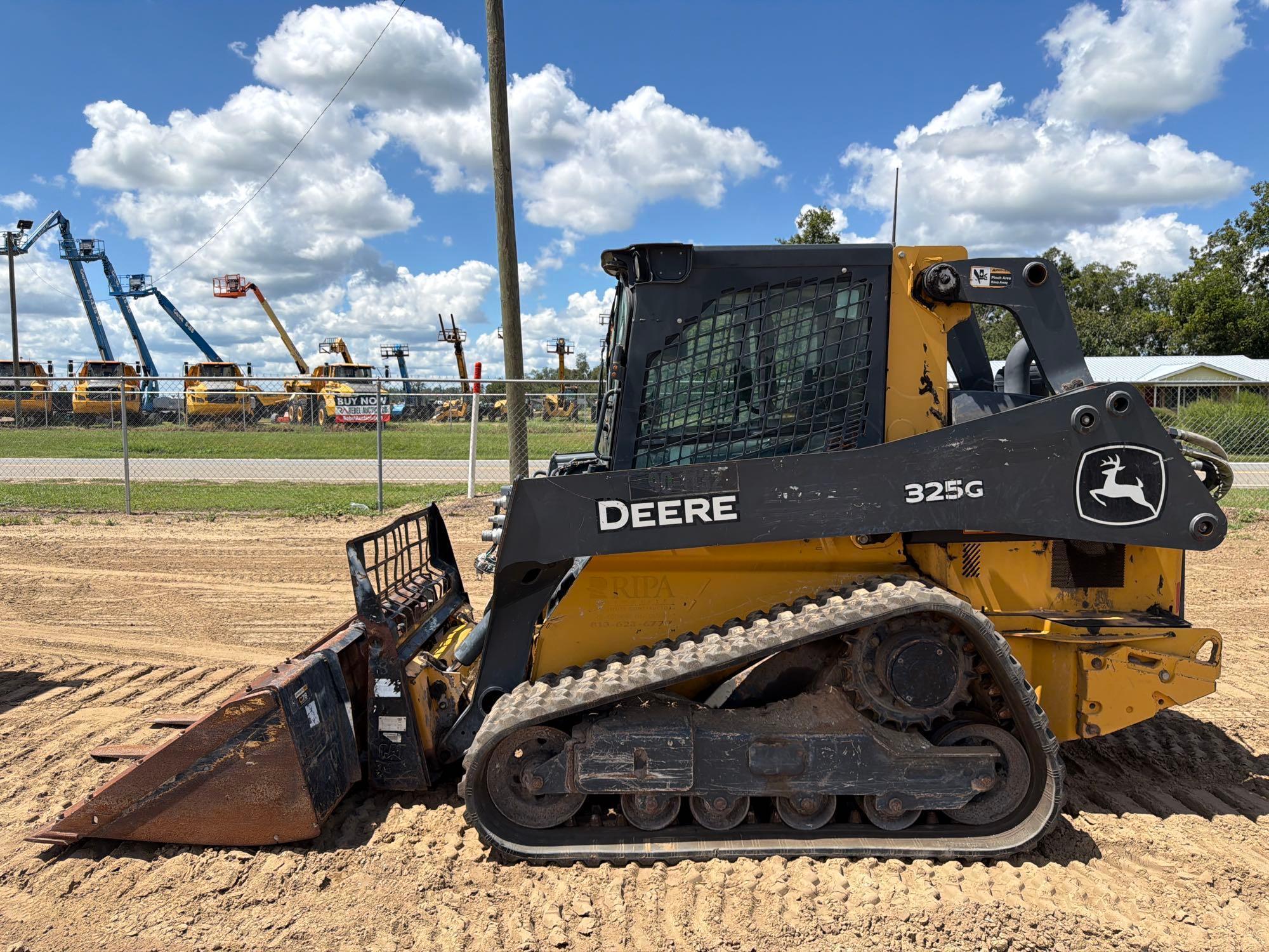 Photo of 2020 John Deere 325G