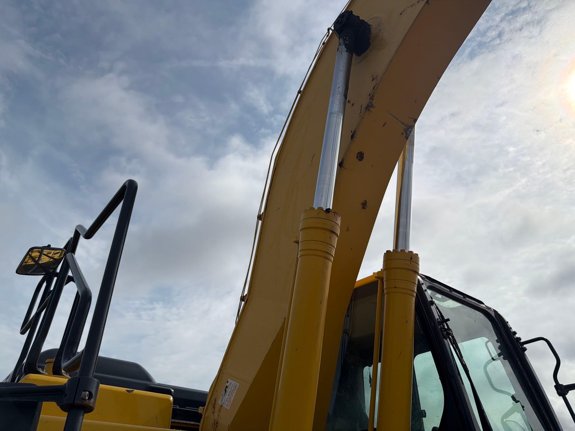 2021 Komatsu PC240LC