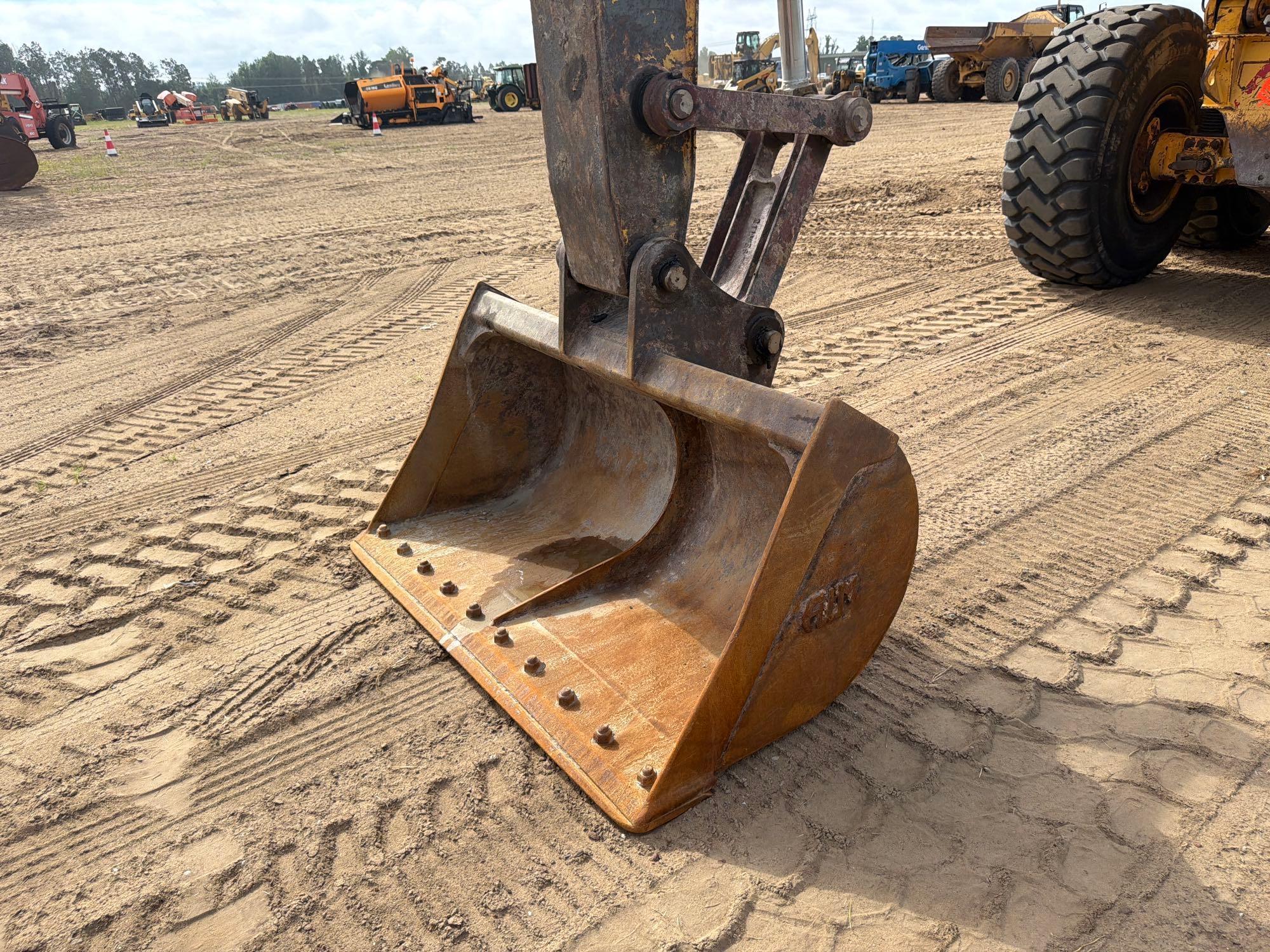 2021 Komatsu PC240LC