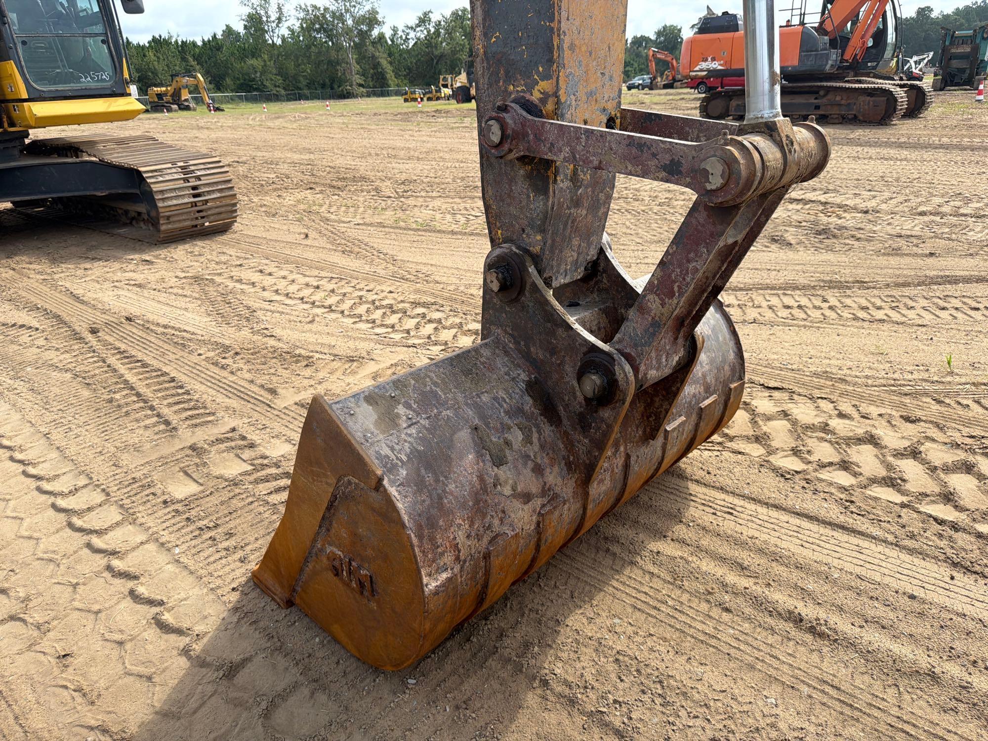 2021 Komatsu PC240LC