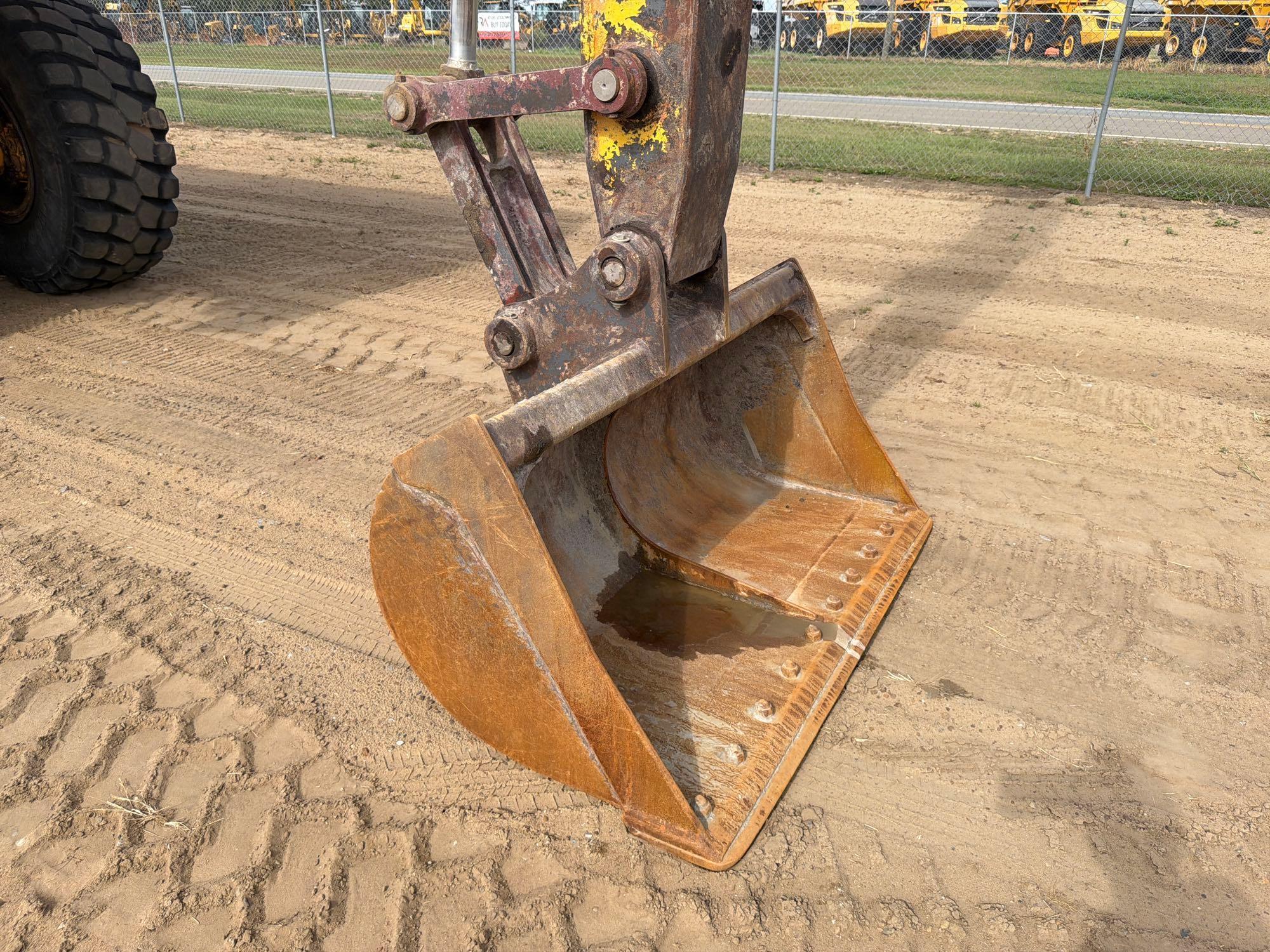 2021 Komatsu PC240LC