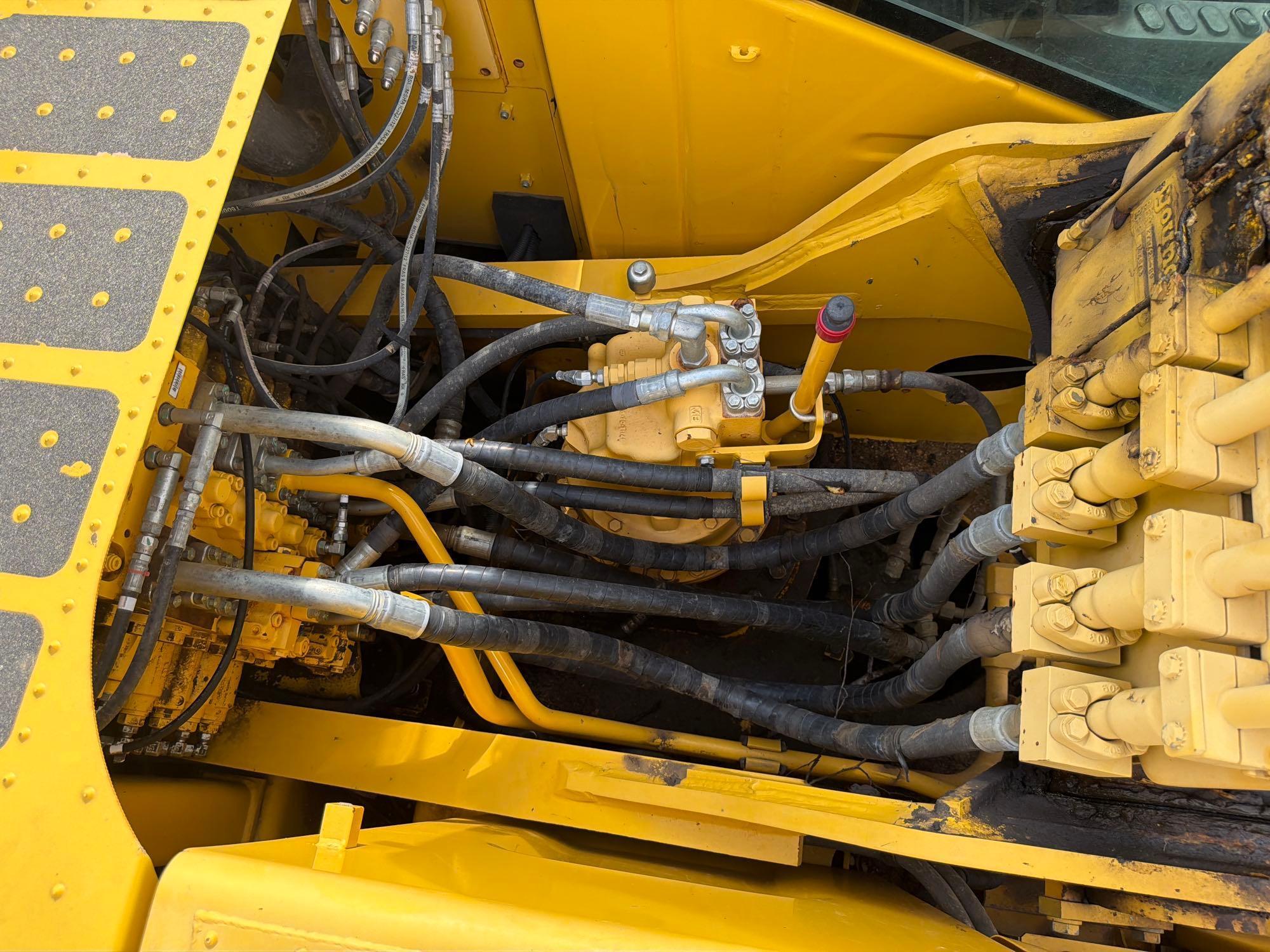 2021 Komatsu PC240LC
