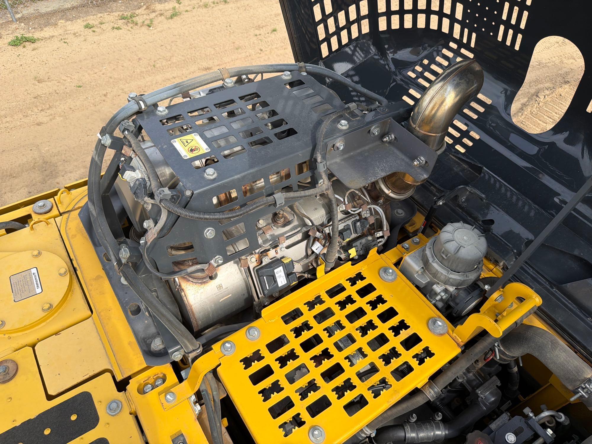2021 Komatsu PC240LC