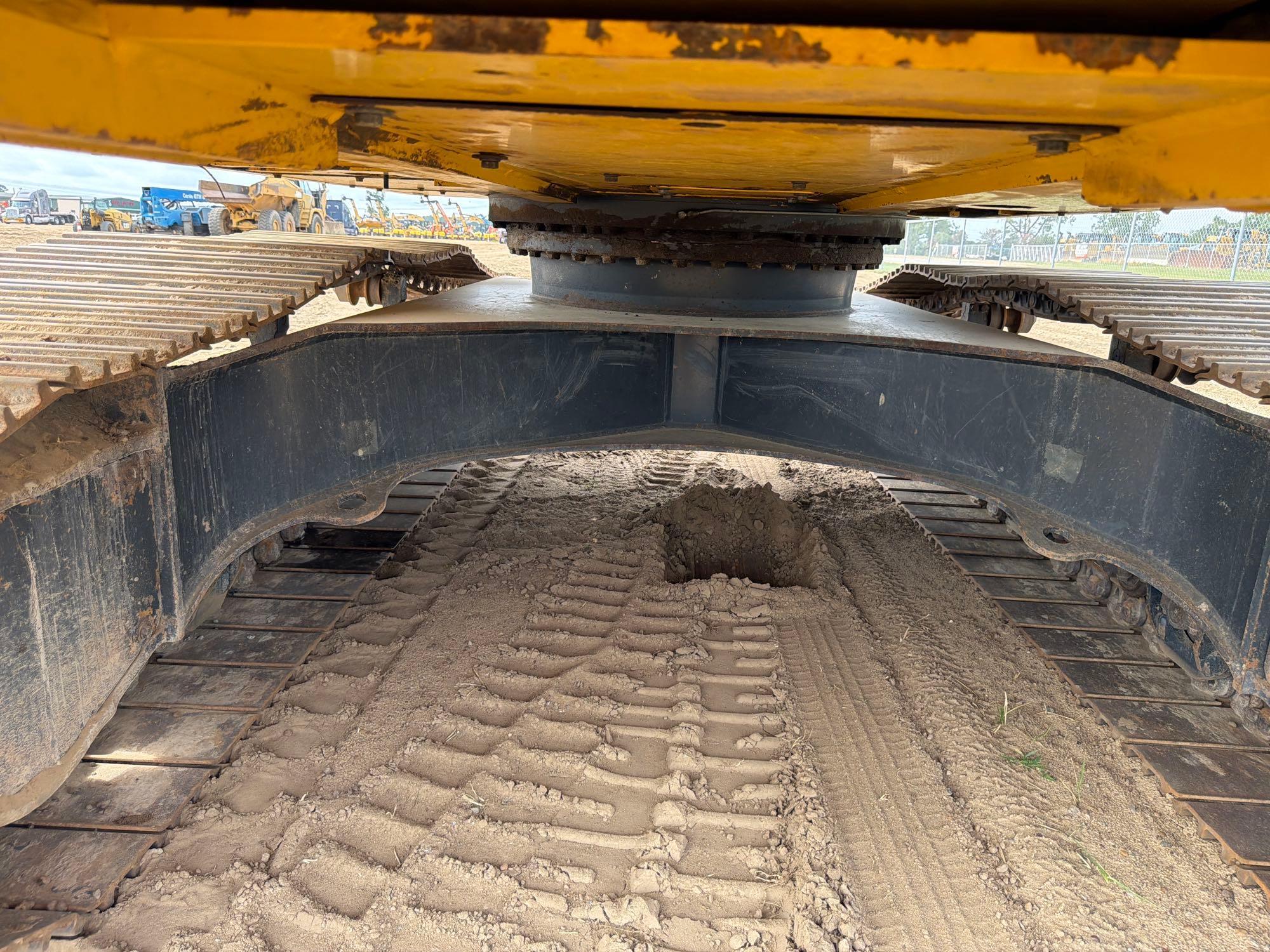 2021 Komatsu PC240LC