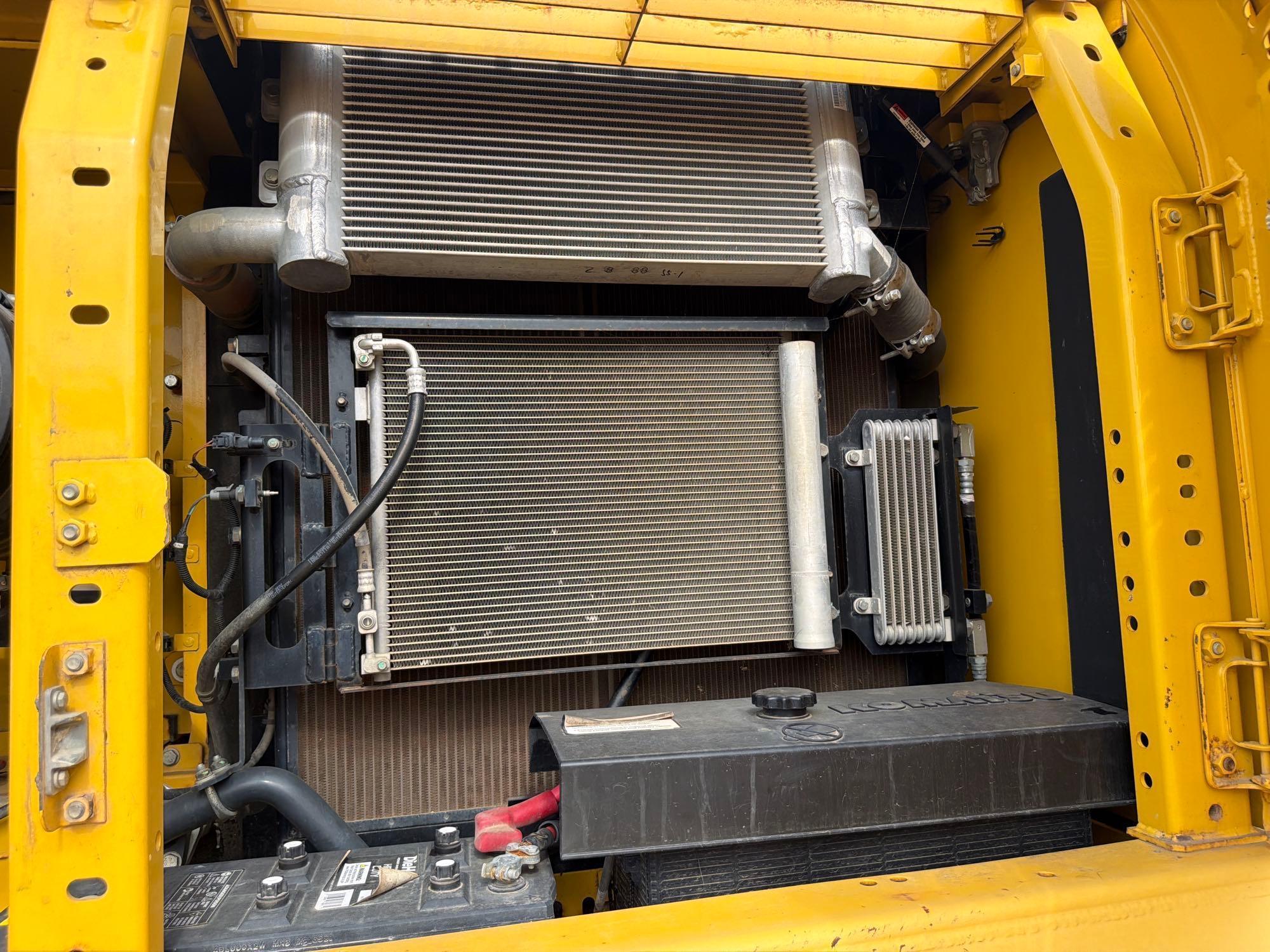 2021 Komatsu PC240LC