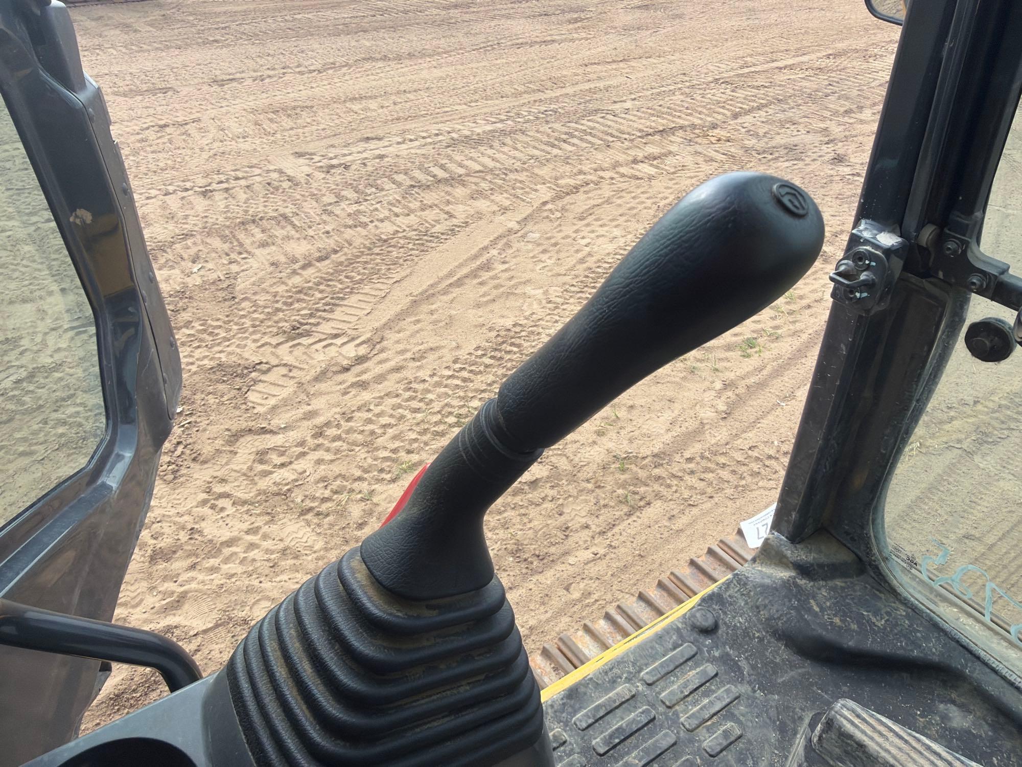 2021 Komatsu PC240LC