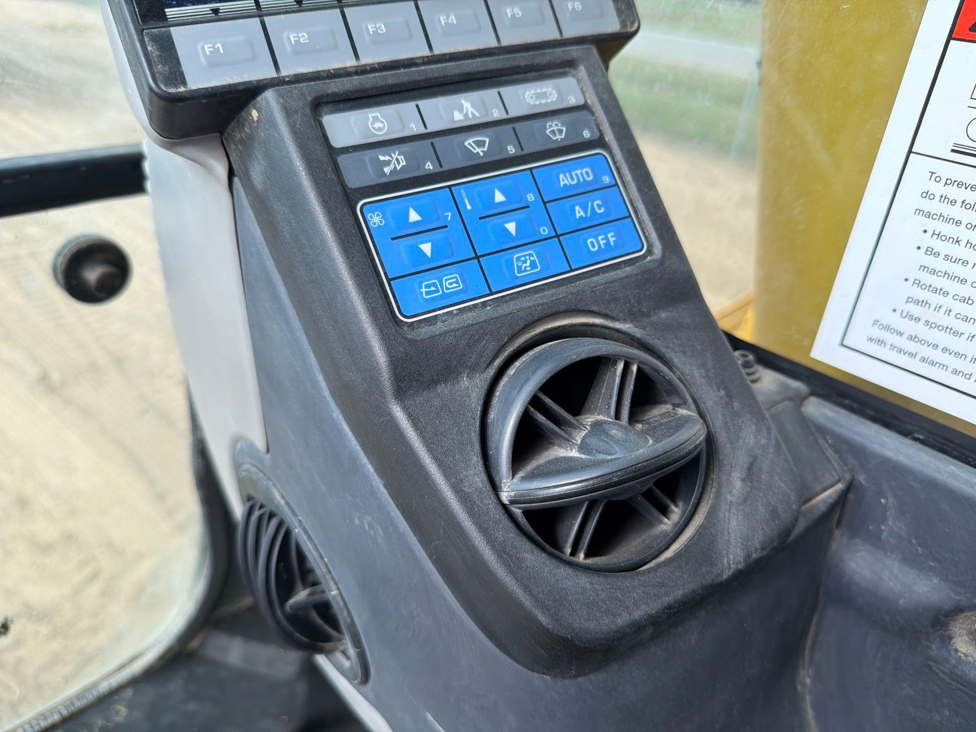 2021 Komatsu PC240LC