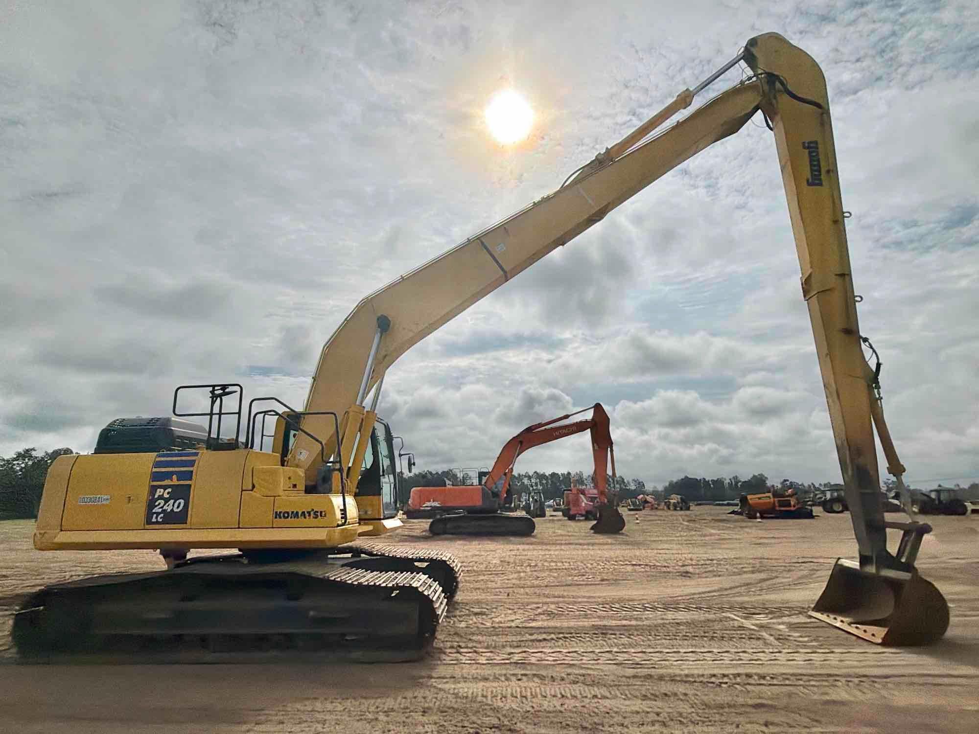 2021 Komatsu PC240LC