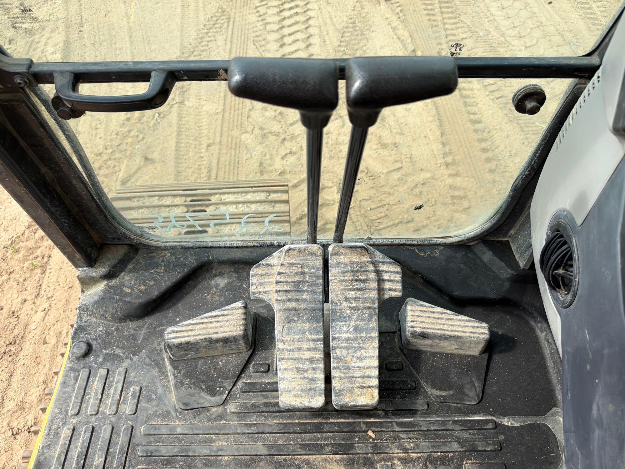 2021 Komatsu PC240LC