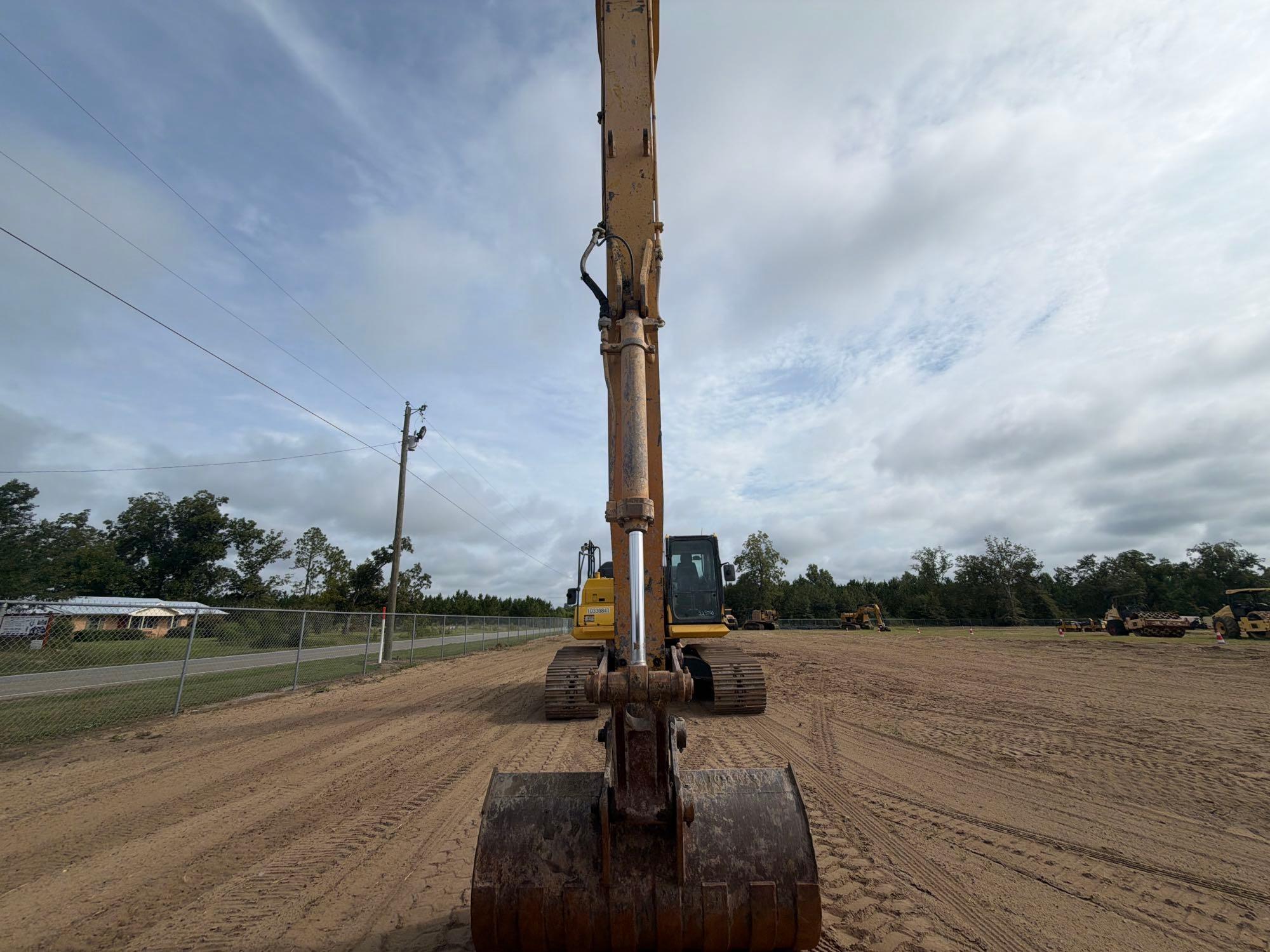 2021 Komatsu PC240LC