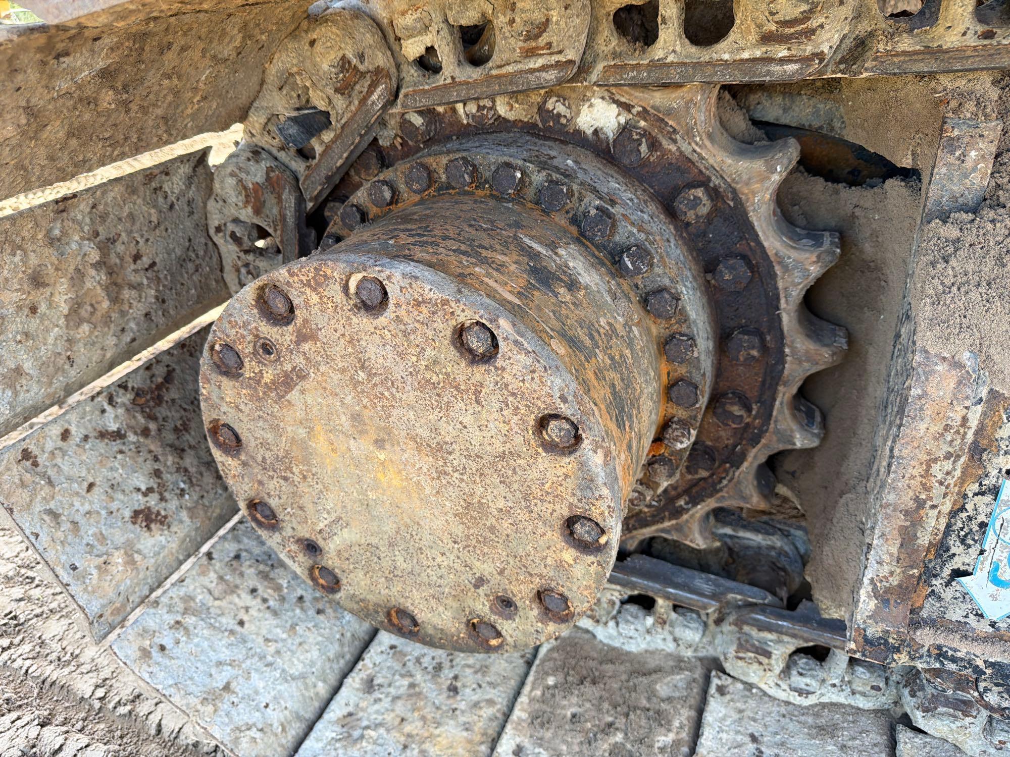 John Deere L250G