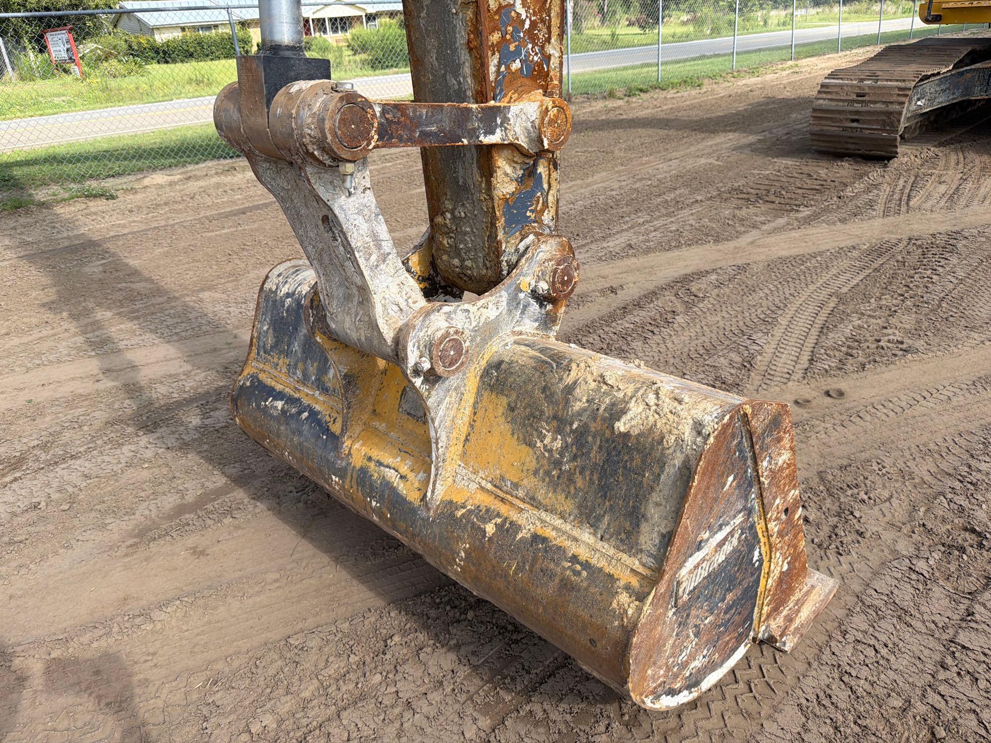 John Deere L250G