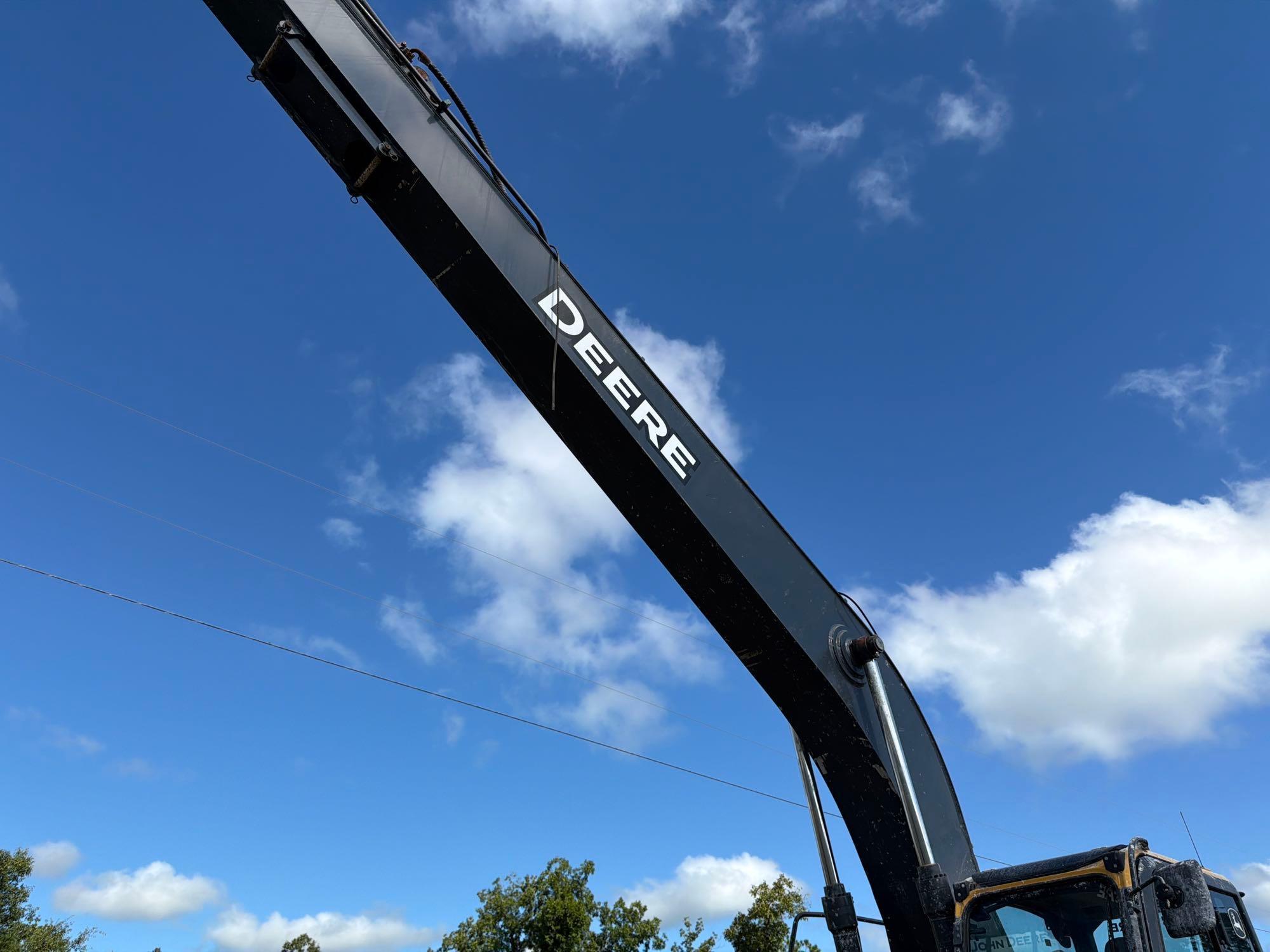 John Deere L250G