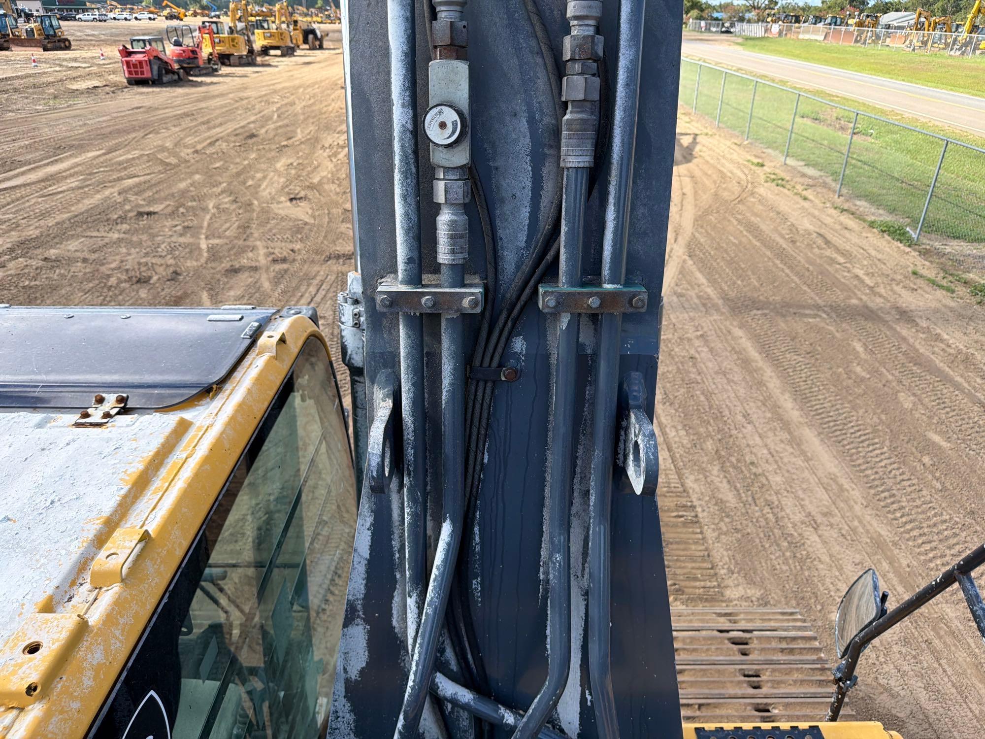 John Deere L250G