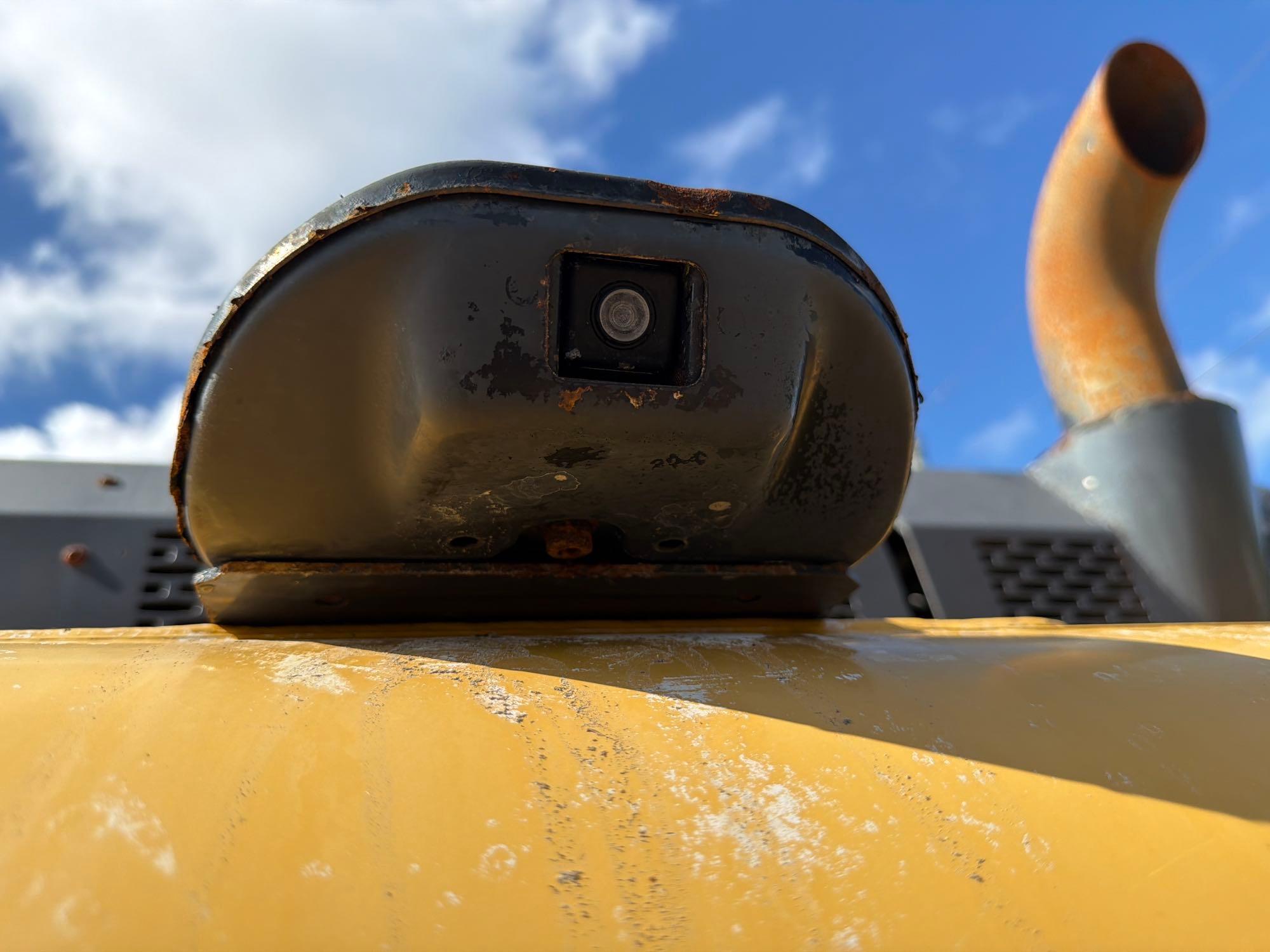 John Deere L250G