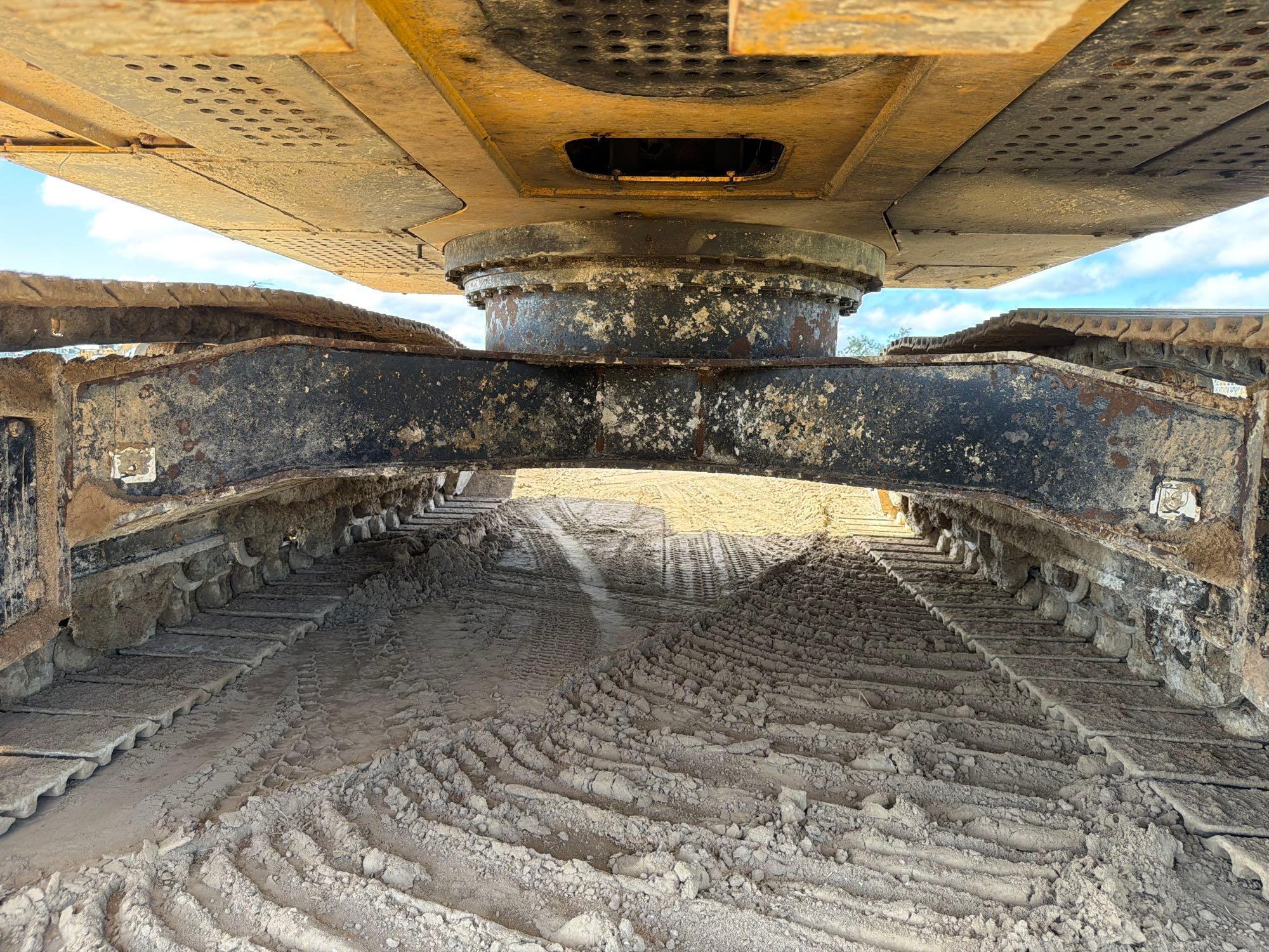 John Deere L250G