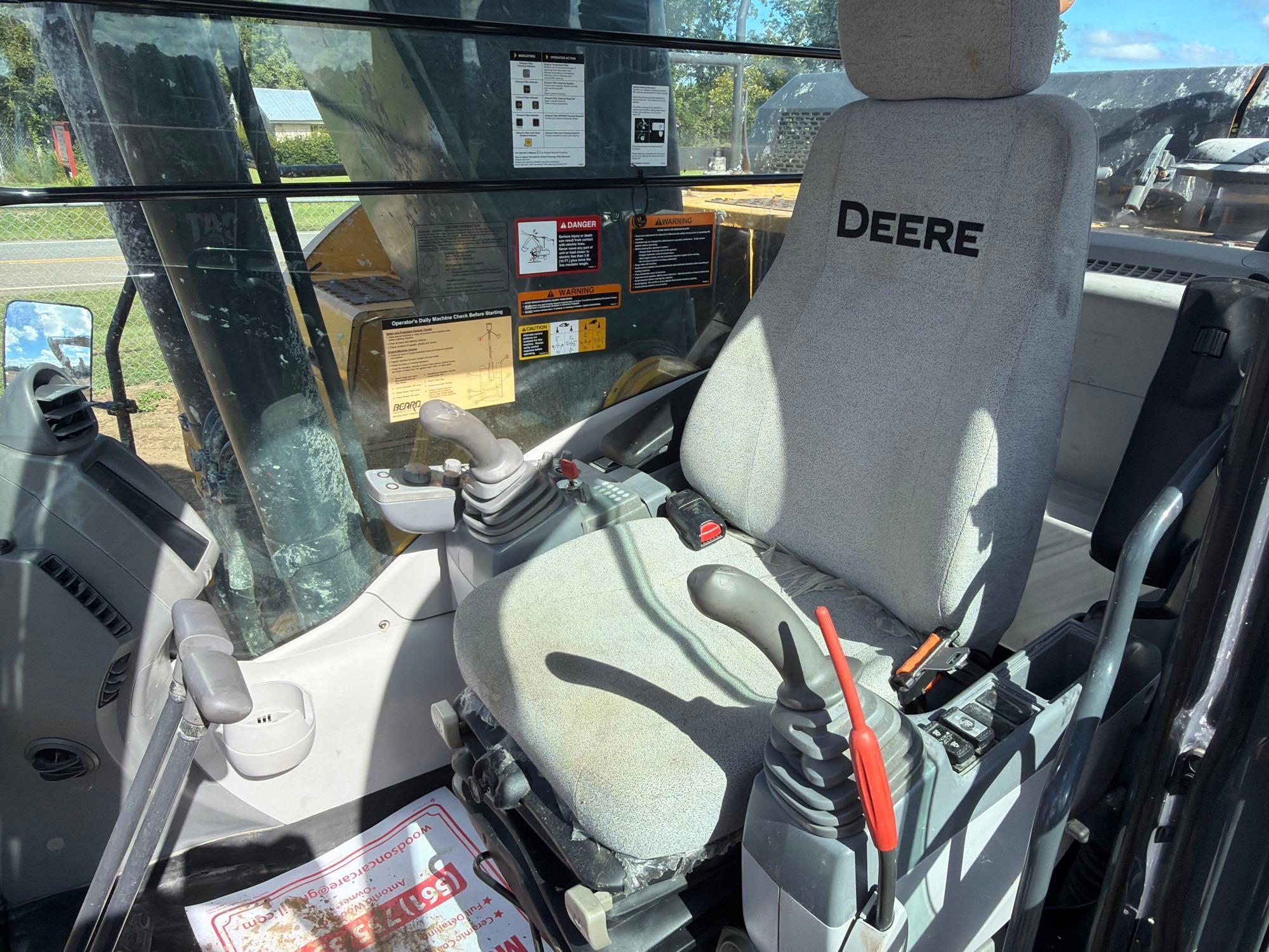 John Deere L250G