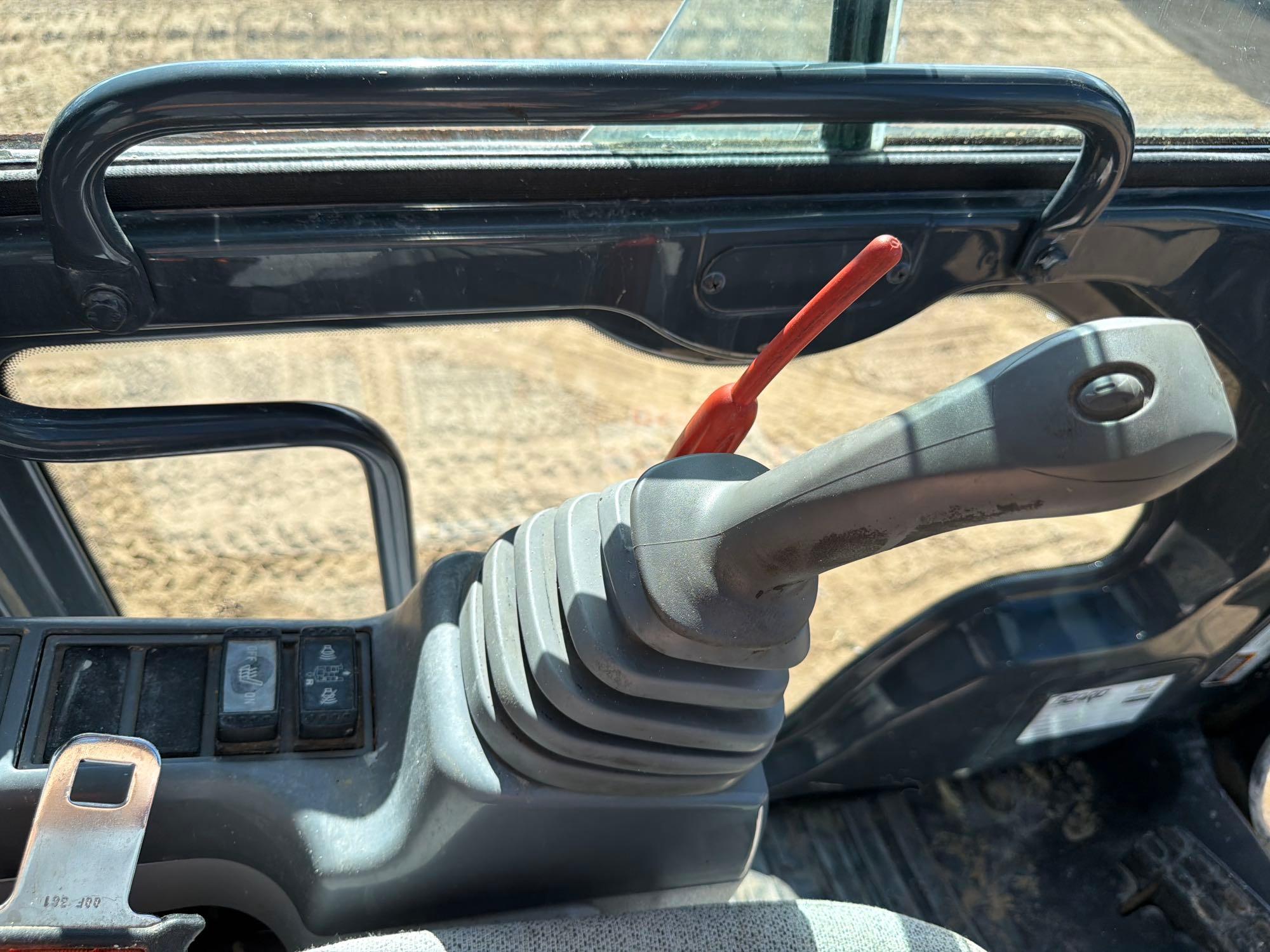 John Deere L250G