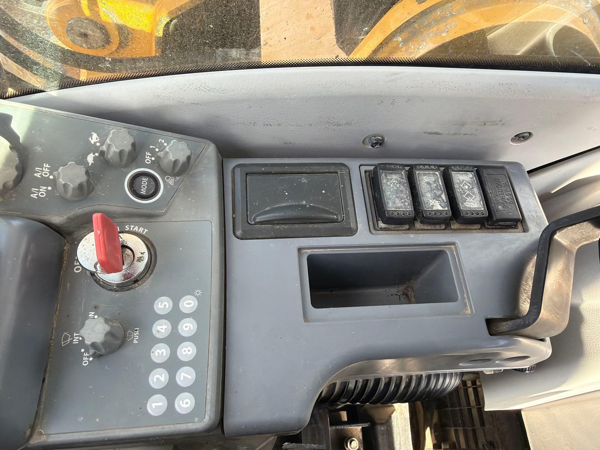 John Deere L250G
