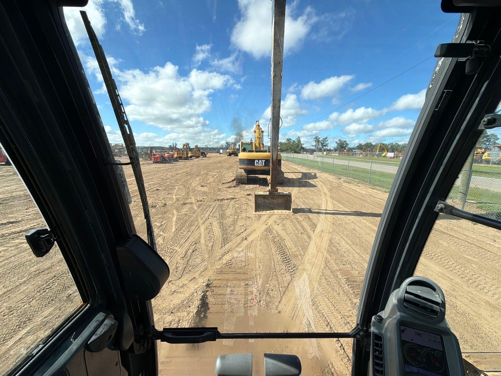 John Deere L250G