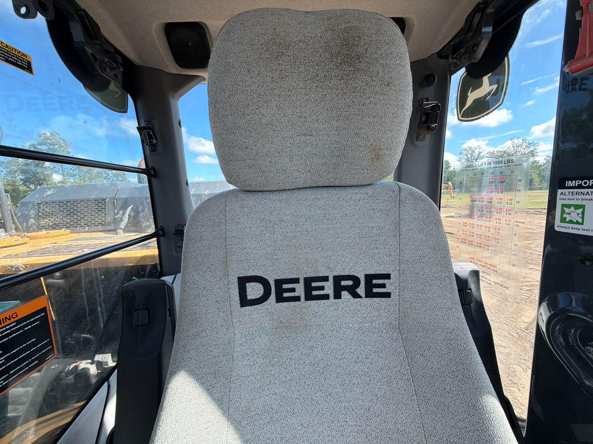 John Deere L250G