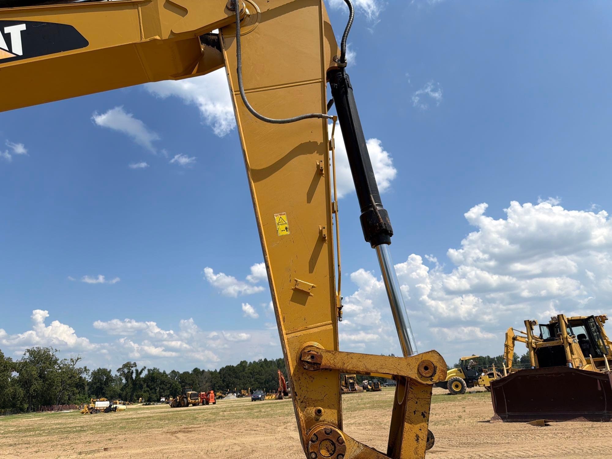 2018 Caterpillar 330