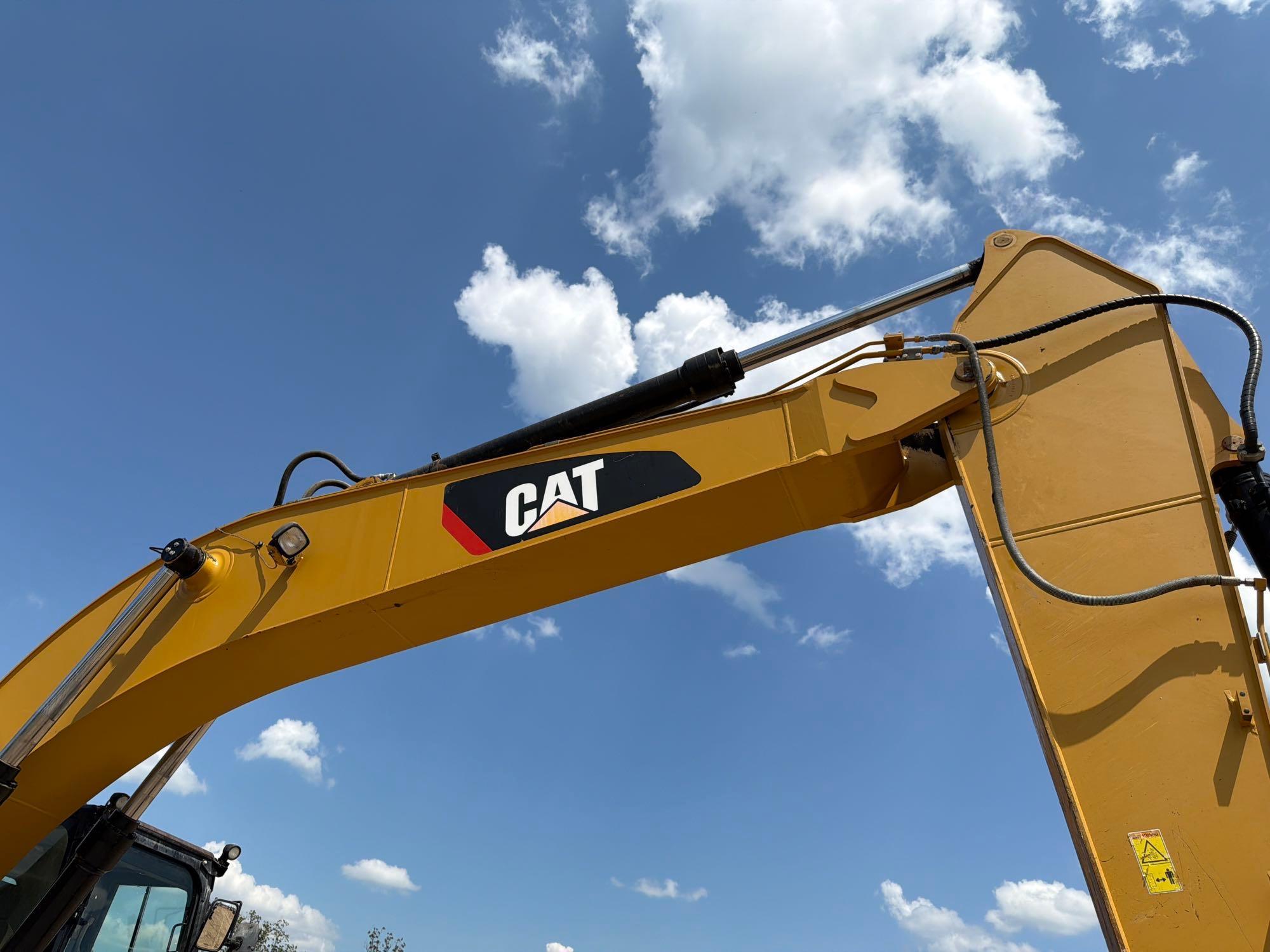 2018 Caterpillar 330