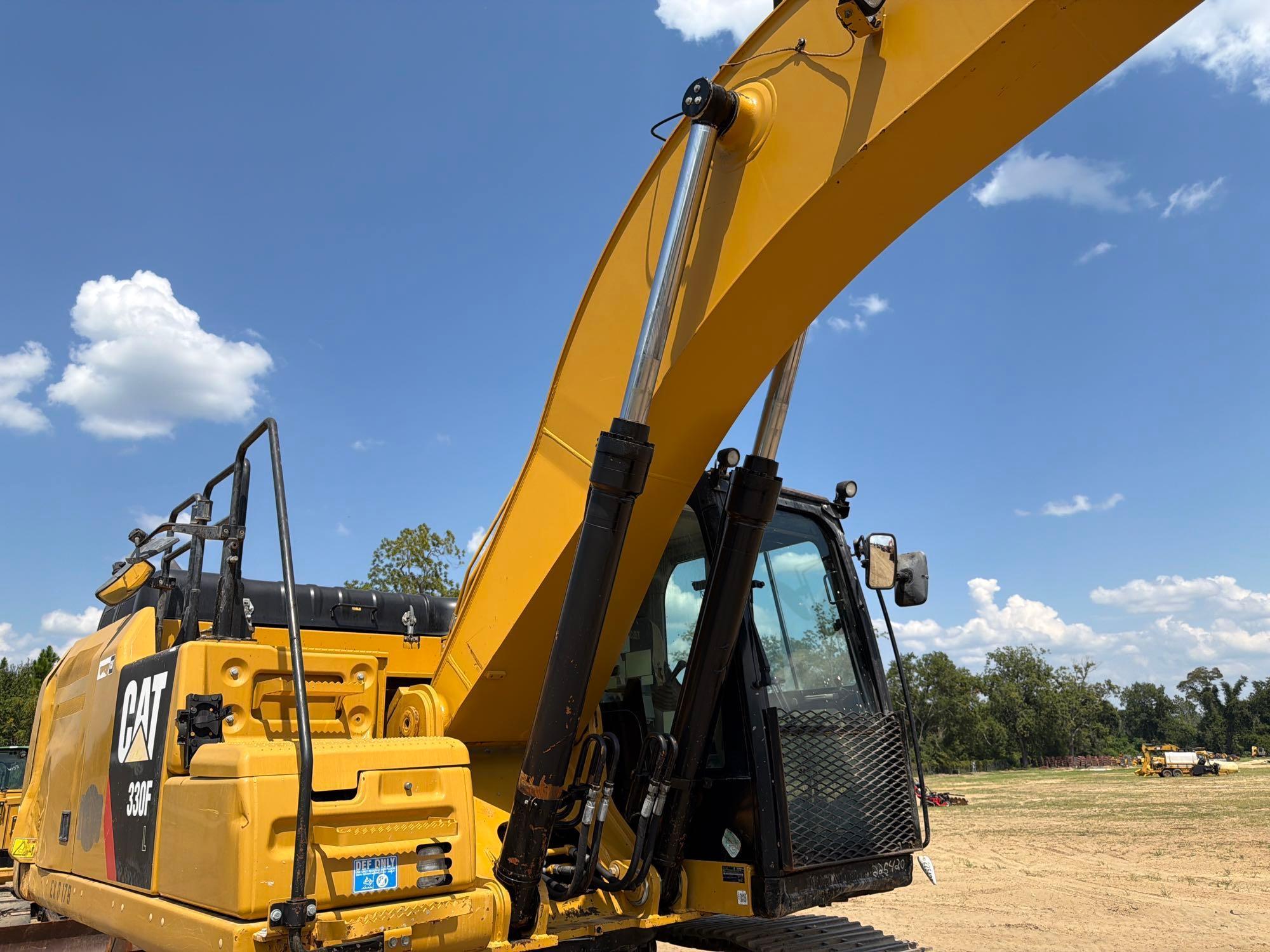 2018 Caterpillar 330