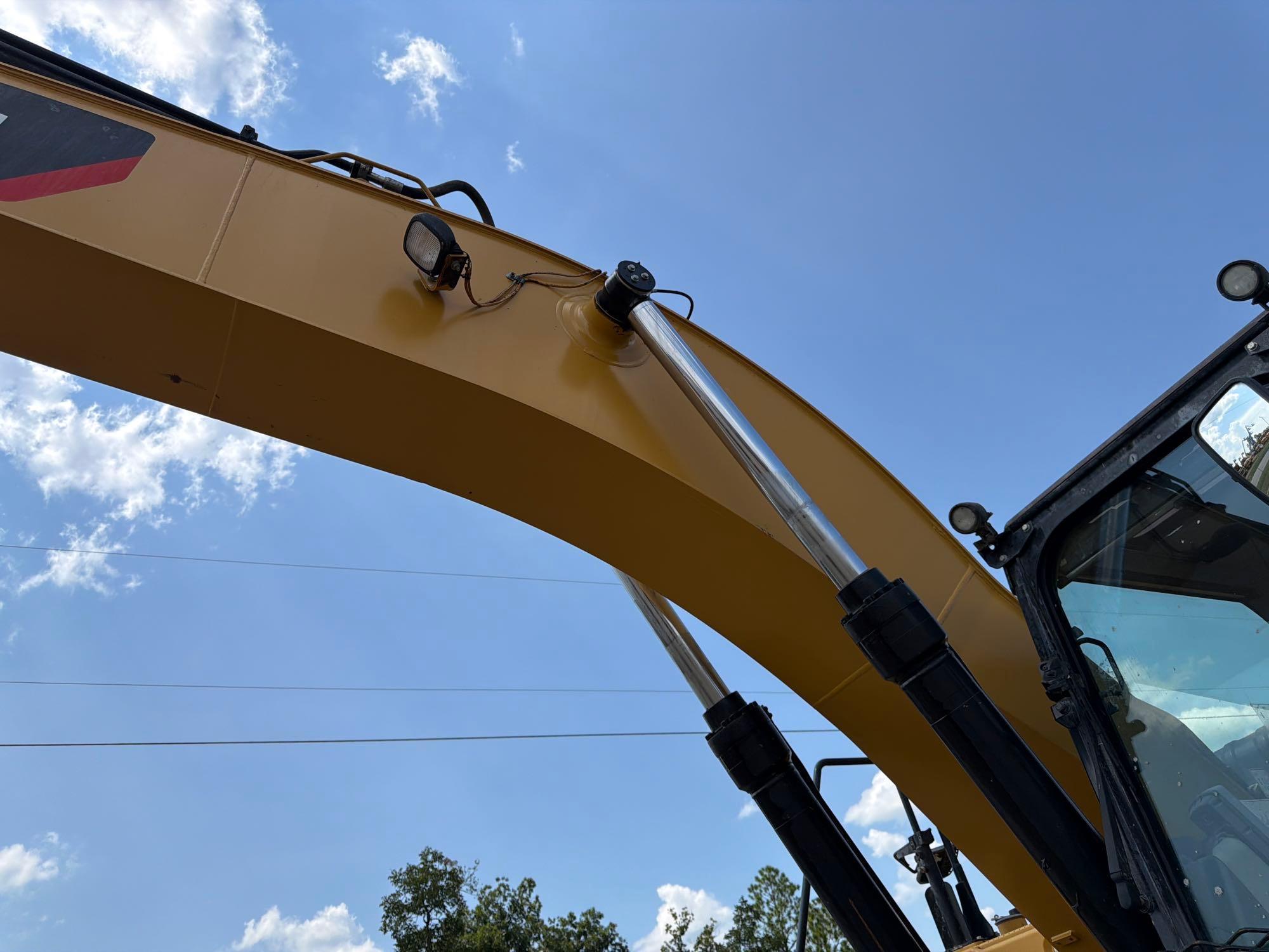2018 Caterpillar 330