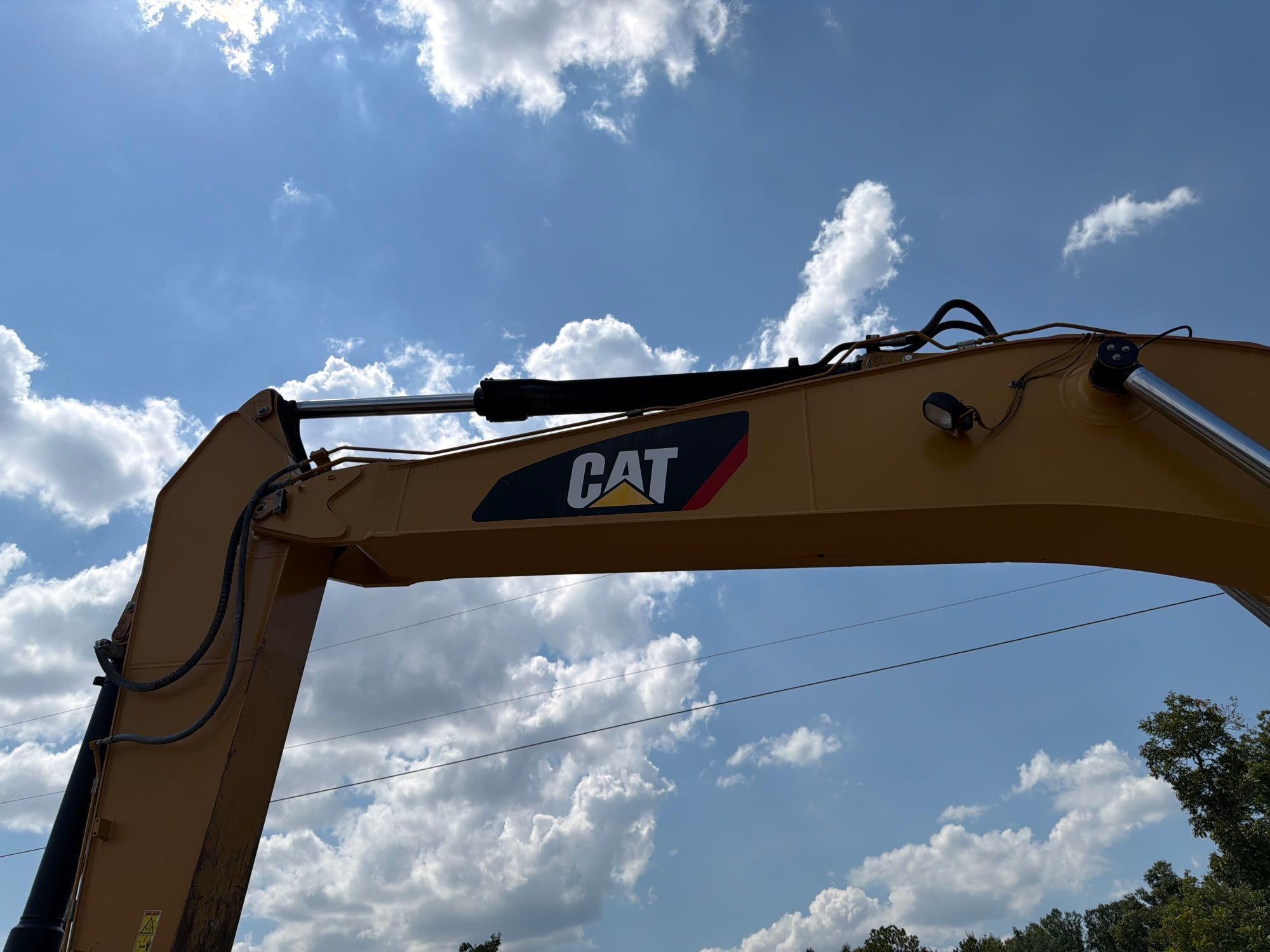 2018 Caterpillar 330