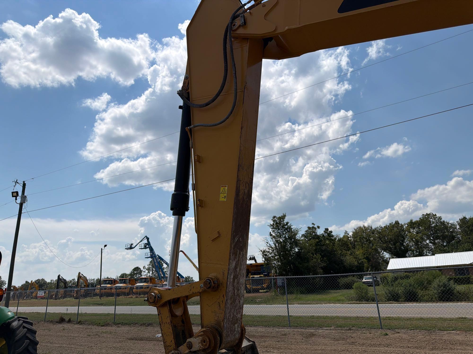 2018 Caterpillar 330