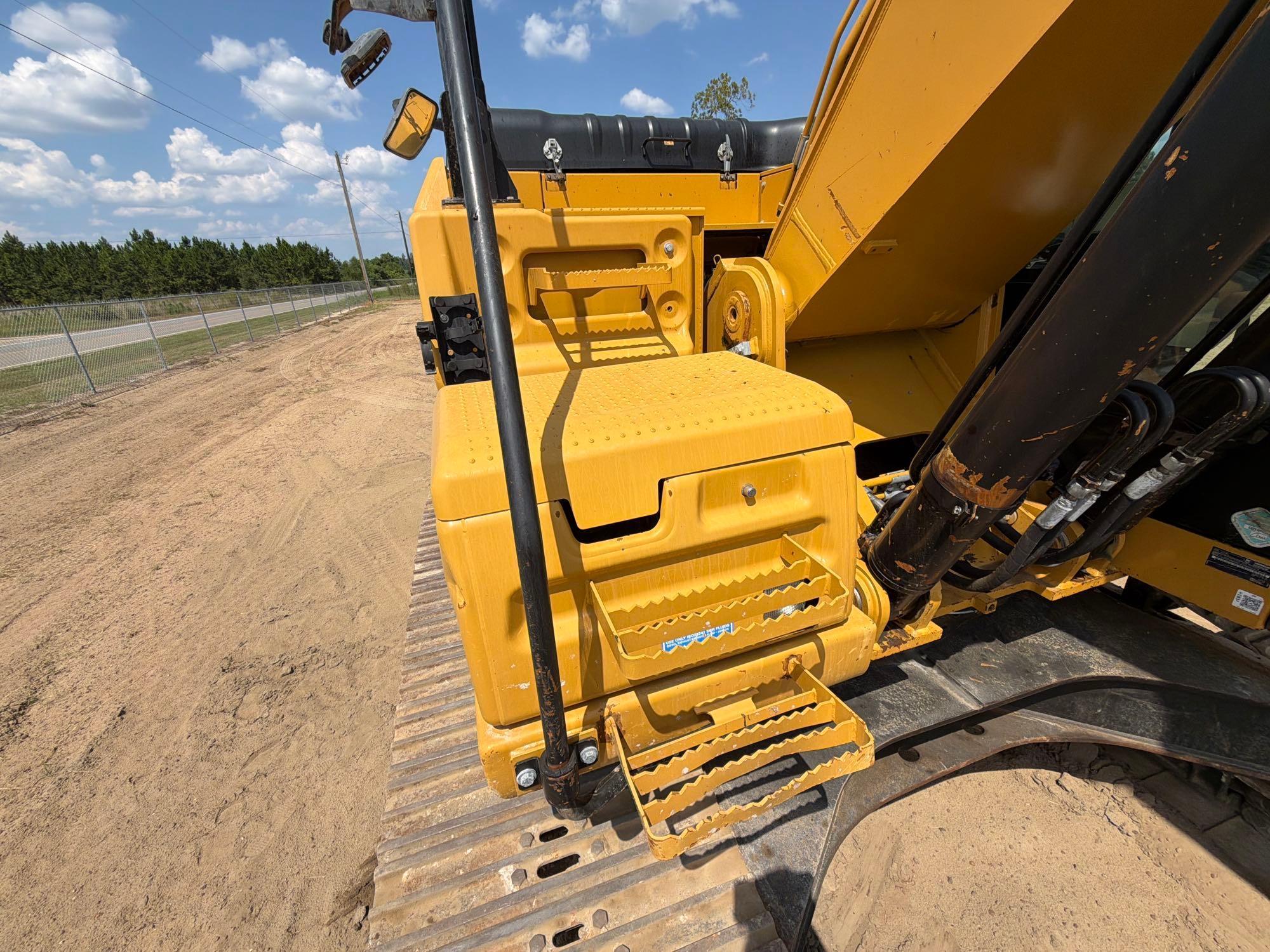 2018 Caterpillar 330