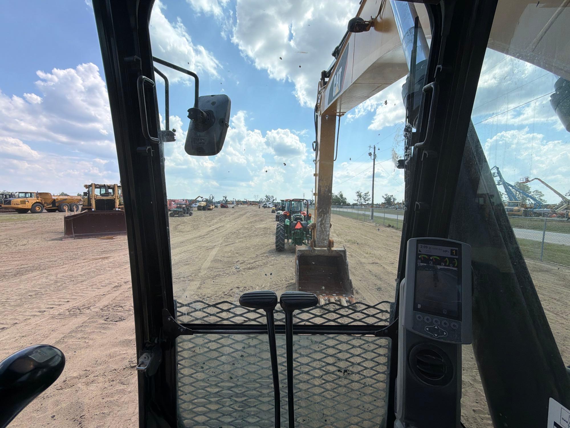 2018 Caterpillar 330