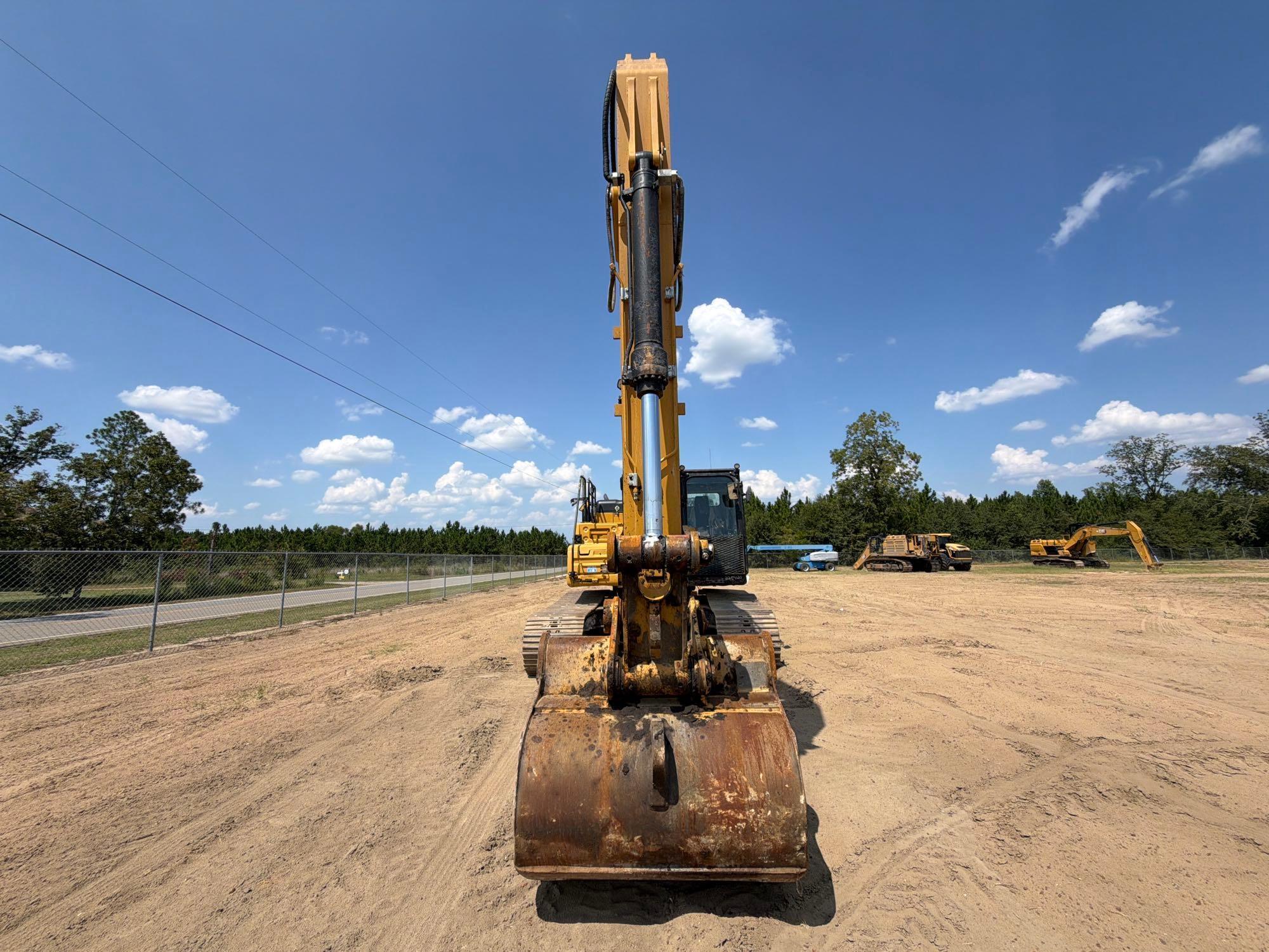 2018 Caterpillar 330