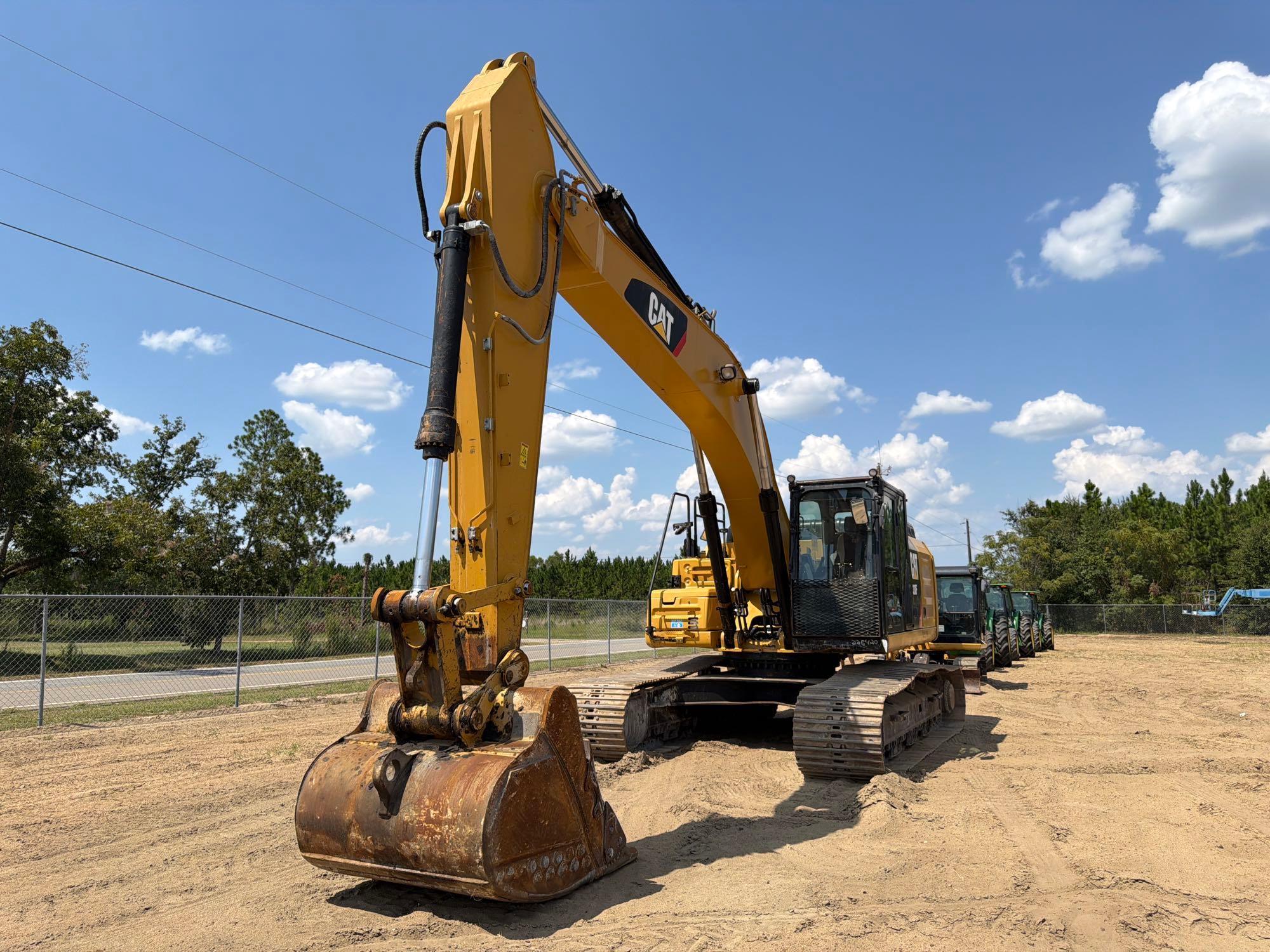 2018 Caterpillar 330