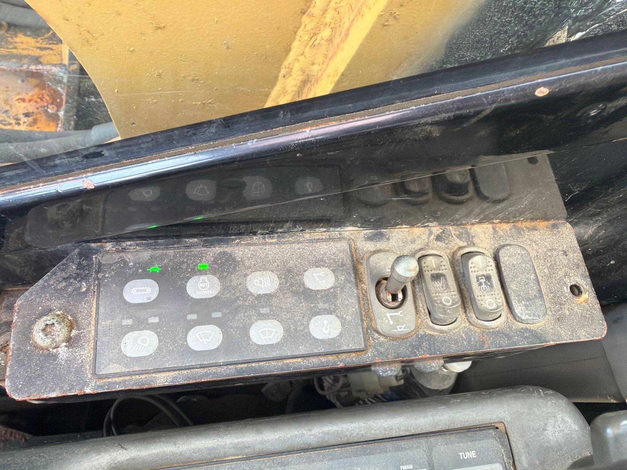 2007 Caterpillar 328D LCR