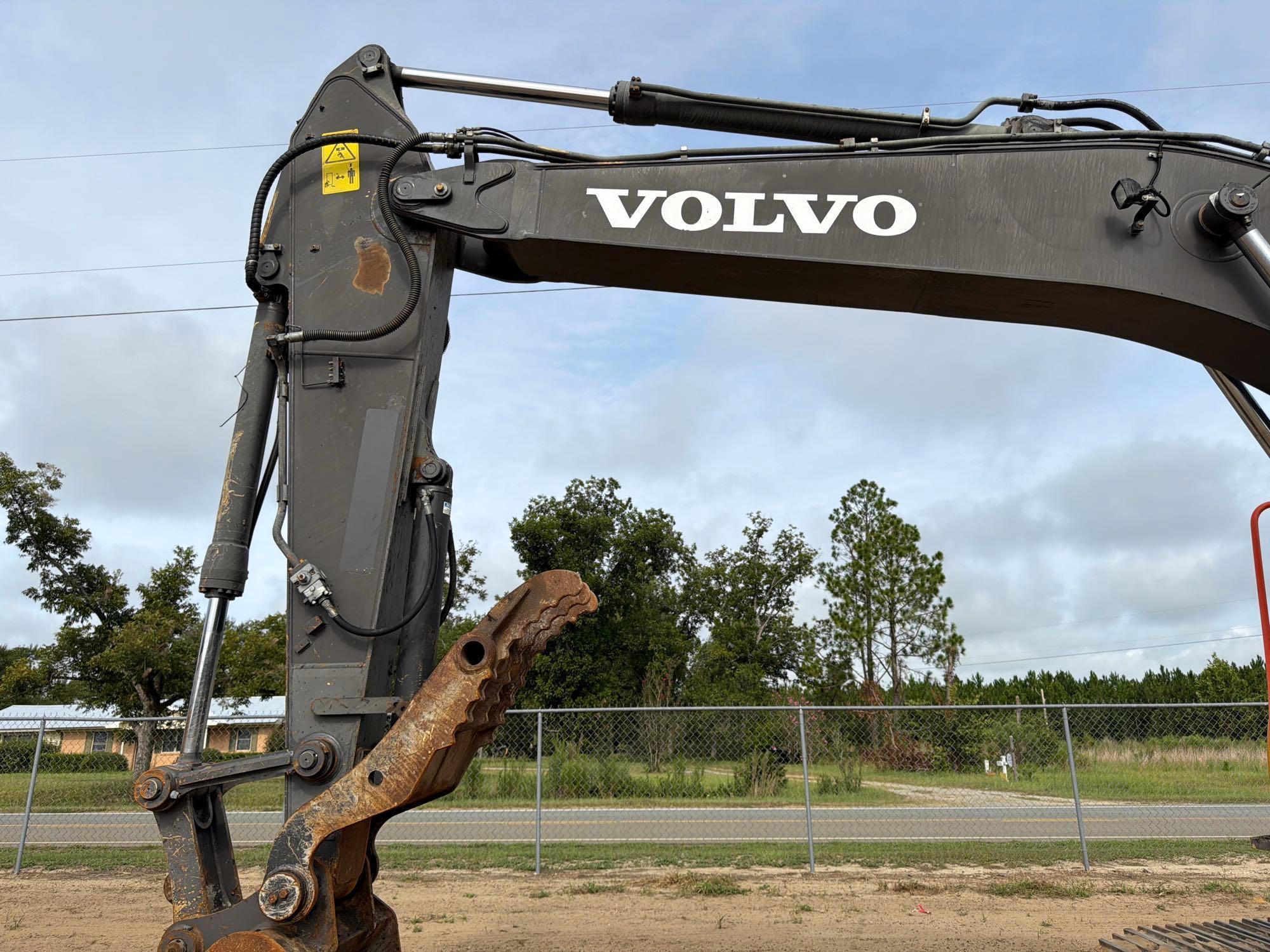 2019 Volvo 235