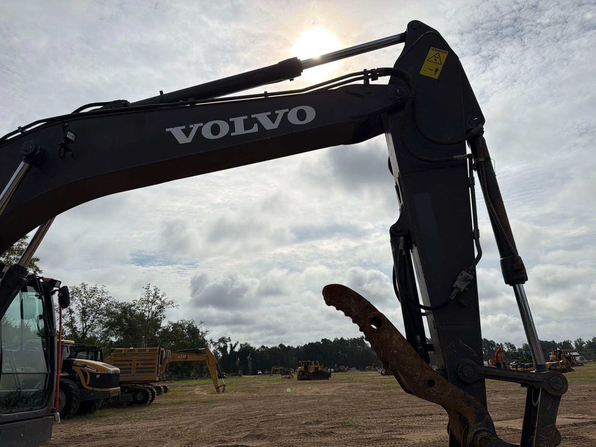 2019 Volvo 235