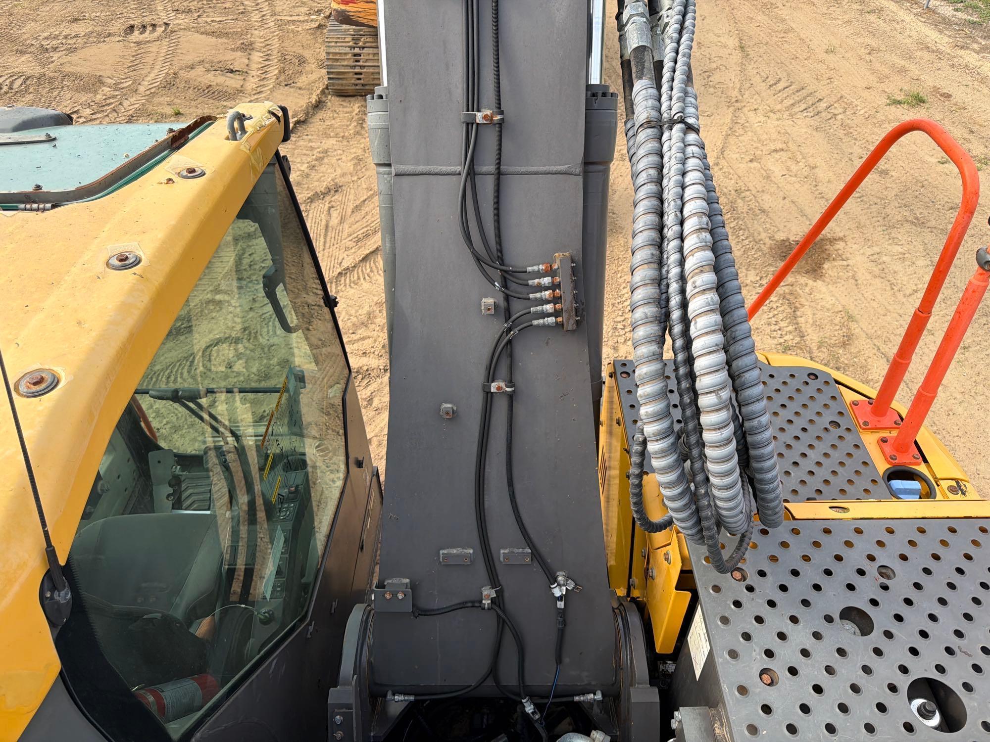 2019 Volvo 235
