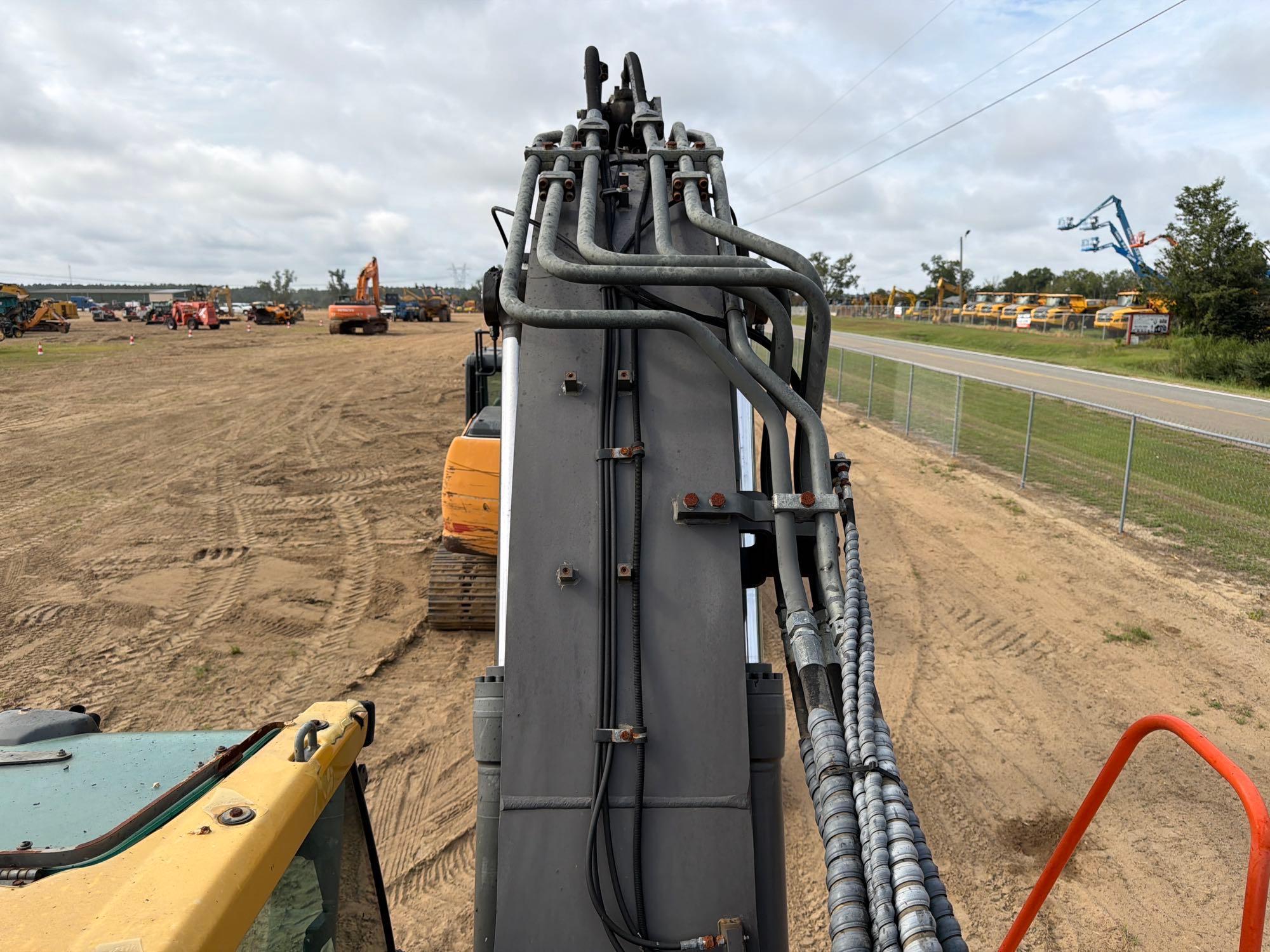 2019 Volvo 235