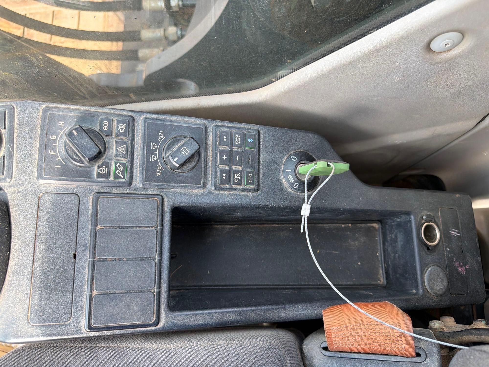 2019 Volvo 235